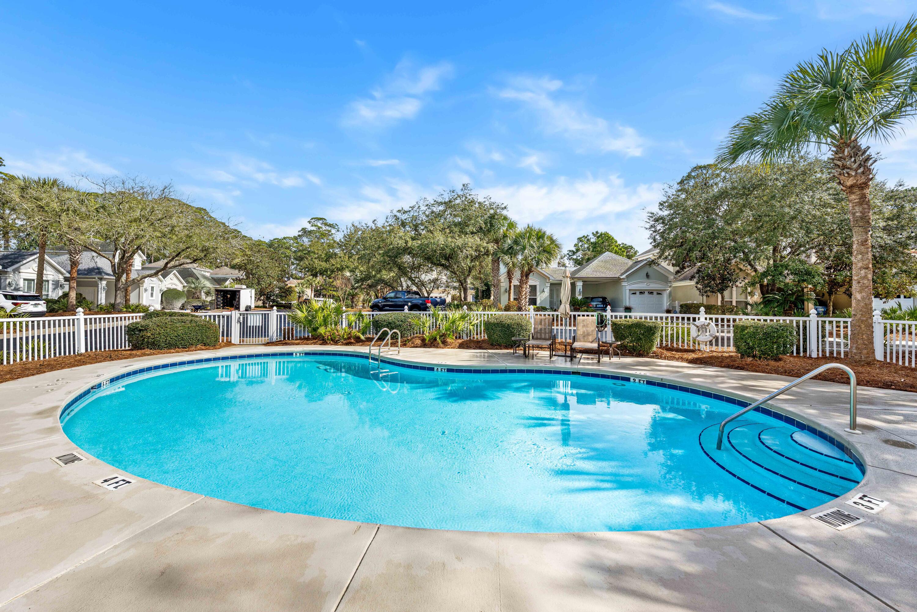 FAIRWAY VILLAS - Residential
