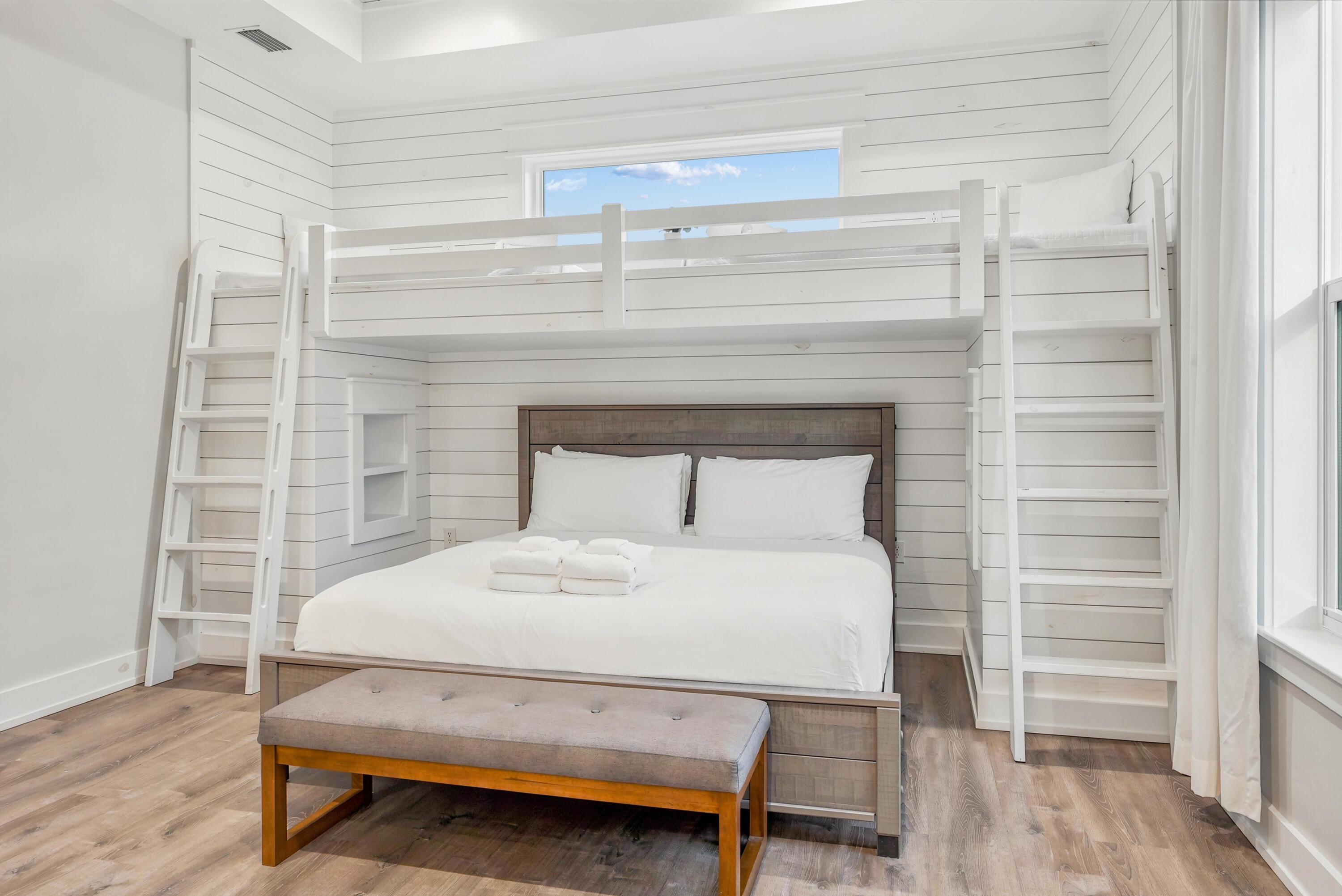 LAGUNA BEACH - Residential