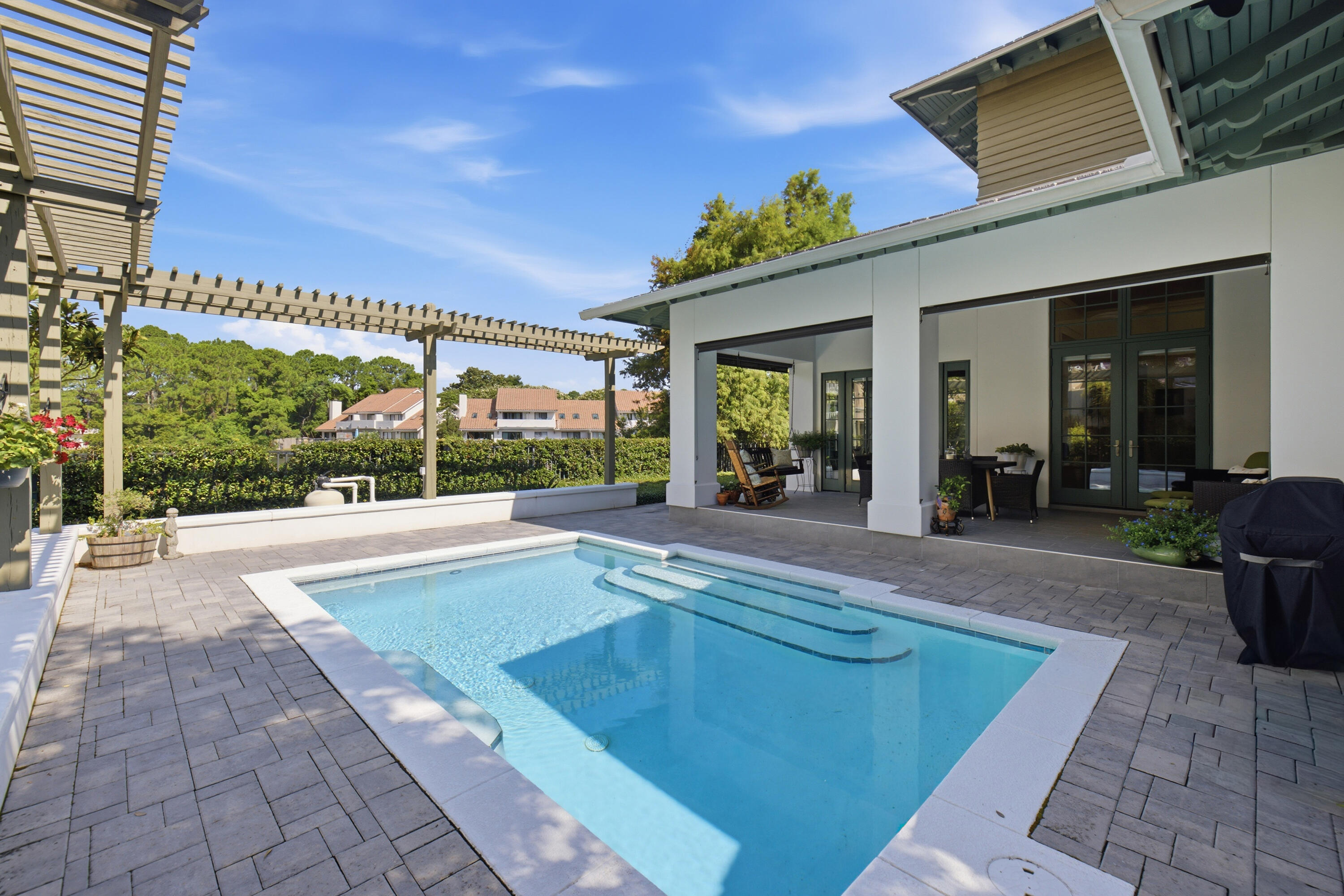 ISLAND ESTATES - Residential