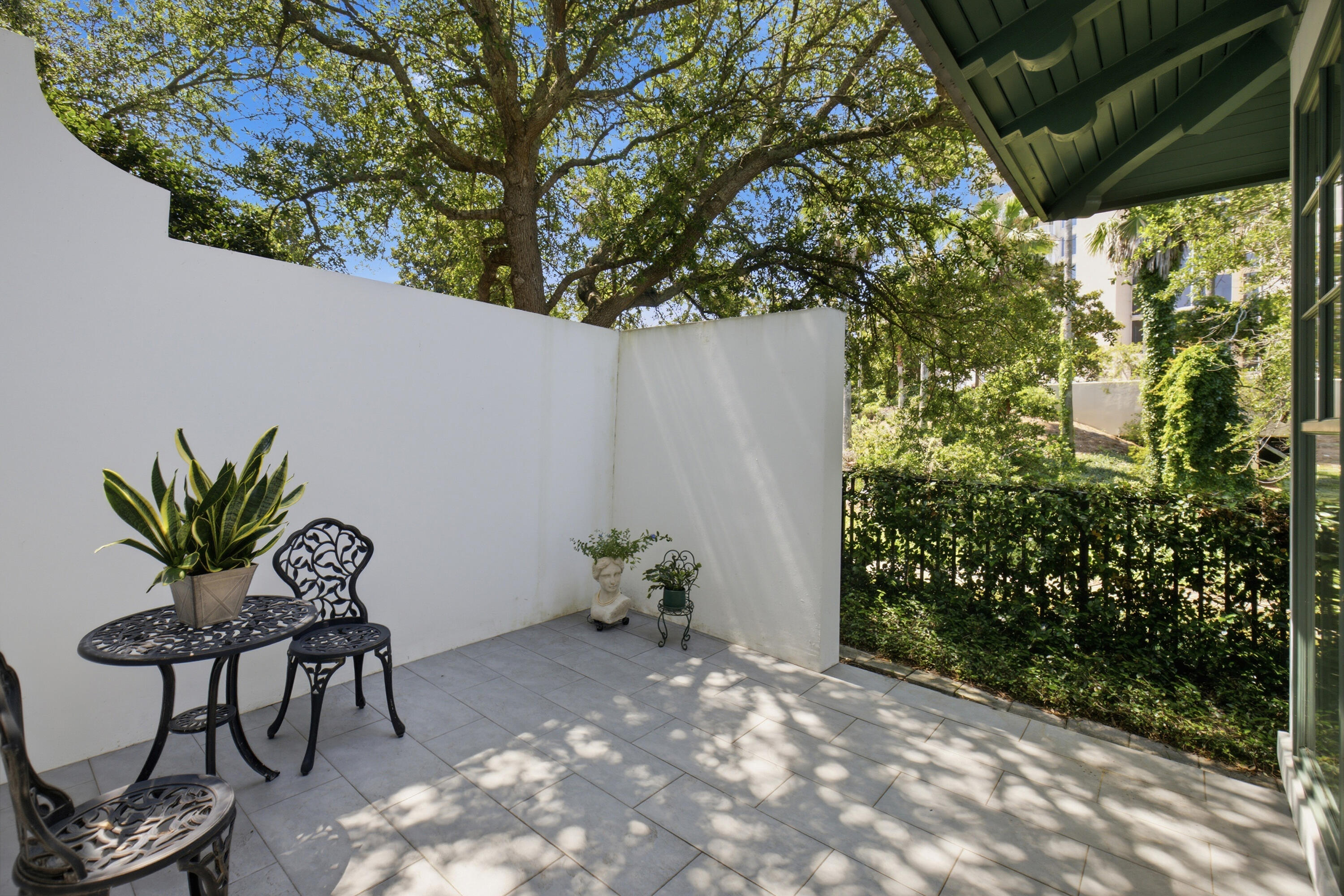 ISLAND ESTATES - Residential