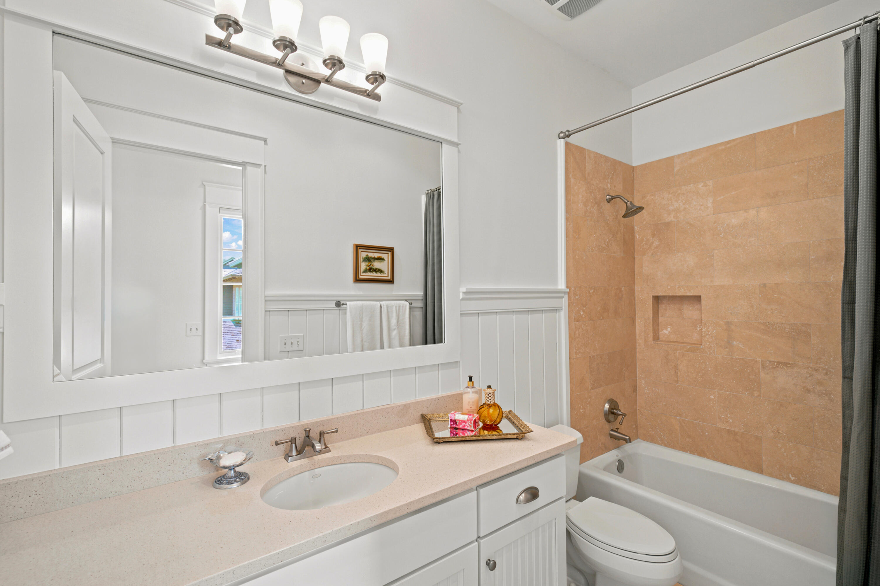 ISLAND ESTATES - Residential