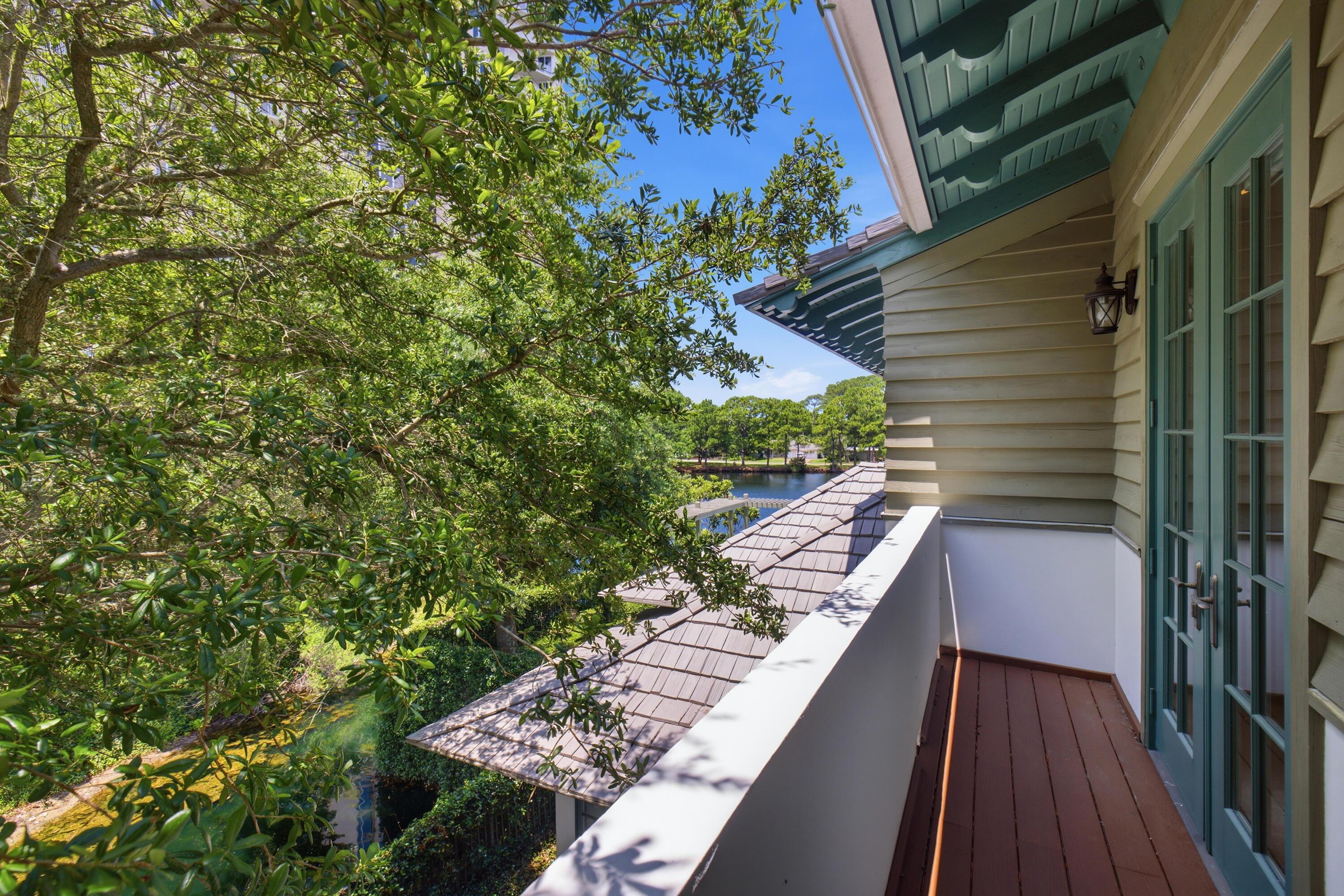 ISLAND ESTATES - Residential