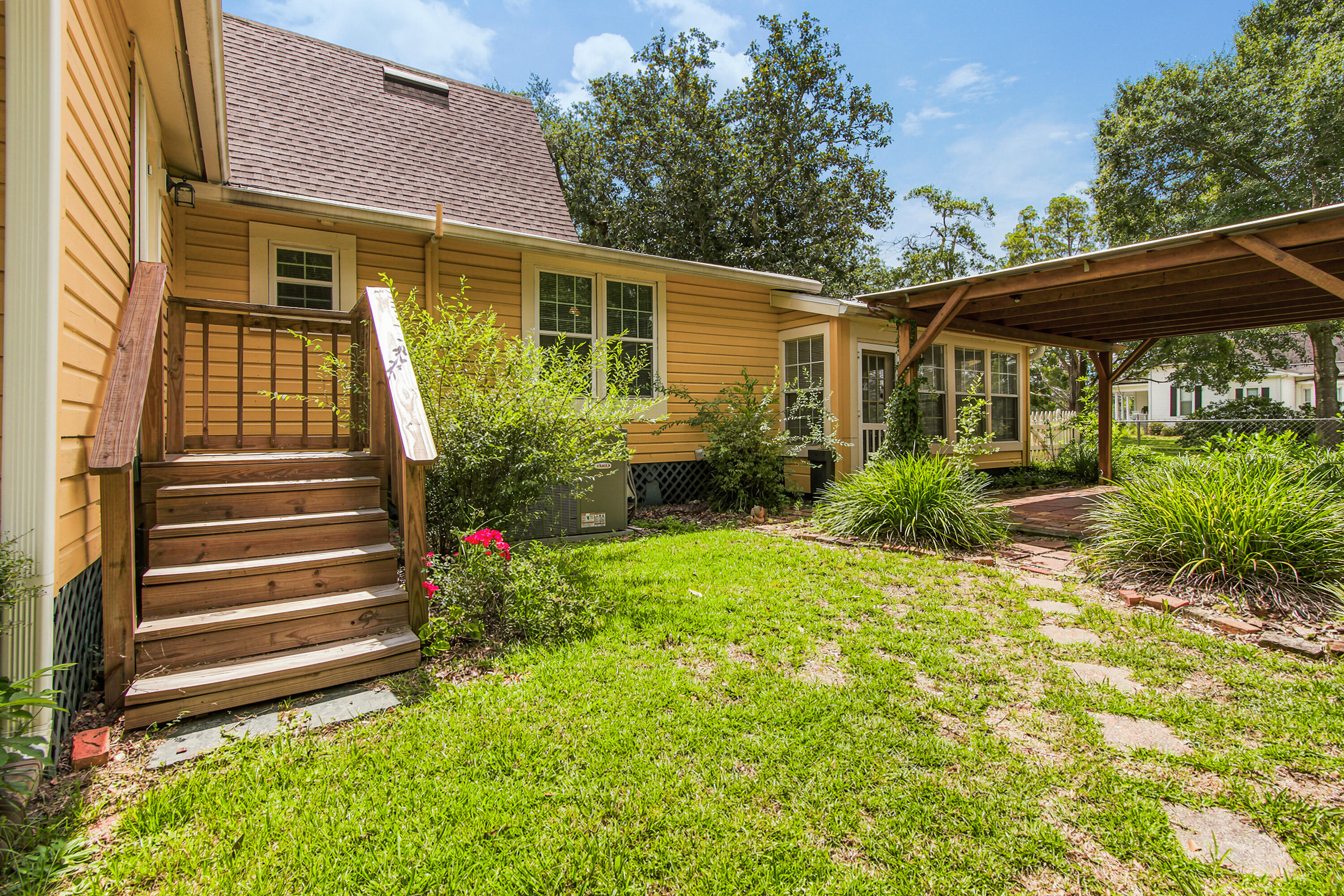 NO RECORDED SUBDIVISION - Residential