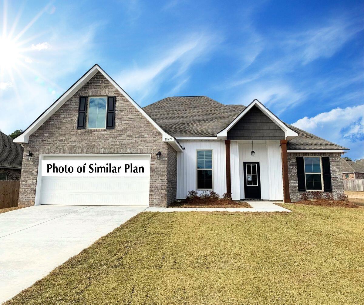 Awesome builder rate plus FREE refrigerator! Restrictions apply. 

Located on a corner lot, the ROSES V H in Houston Place community offers a 3BR/2BA, open design with flex space and computer desk/niche. Upgrades added (list attached). Features: double vanity, garden tub, separate shower, and 2 walk-in closets in master bath, tray ceiling in master bed, kitchen island, walk-in pantry, covered porches, undermount sinks, LED lighting, crown molding, framed mirrors in all baths, landscaping, architectural 30-year shingles, flood lights, and more! Energy Efficient Features: water heater, electric kitchen appliance package, vinyl low E MI windows, and more! Energy Star Partner.