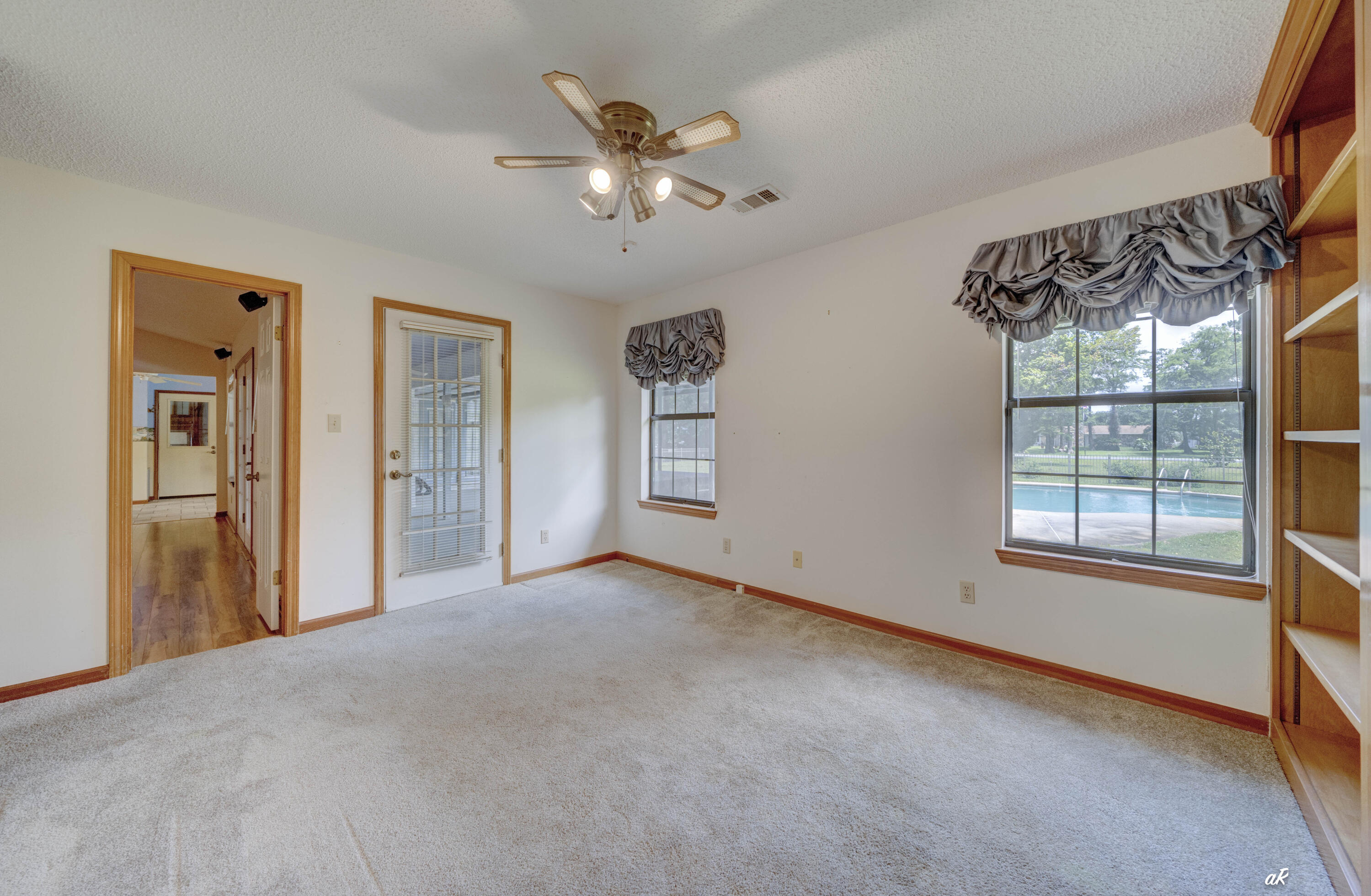 THOMAS DRIVE PARK UNIT 4 - Residential