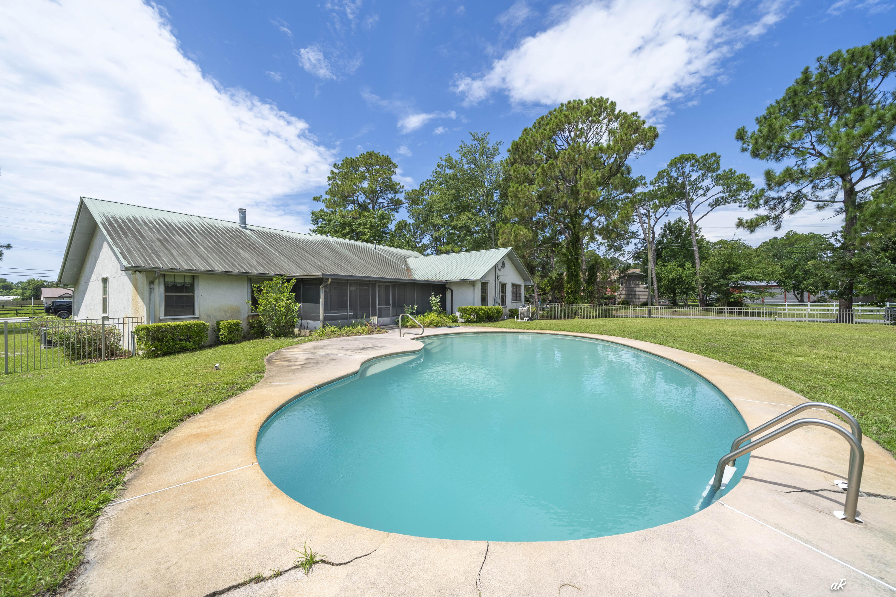 THOMAS DRIVE PARK UNIT 4 - Residential