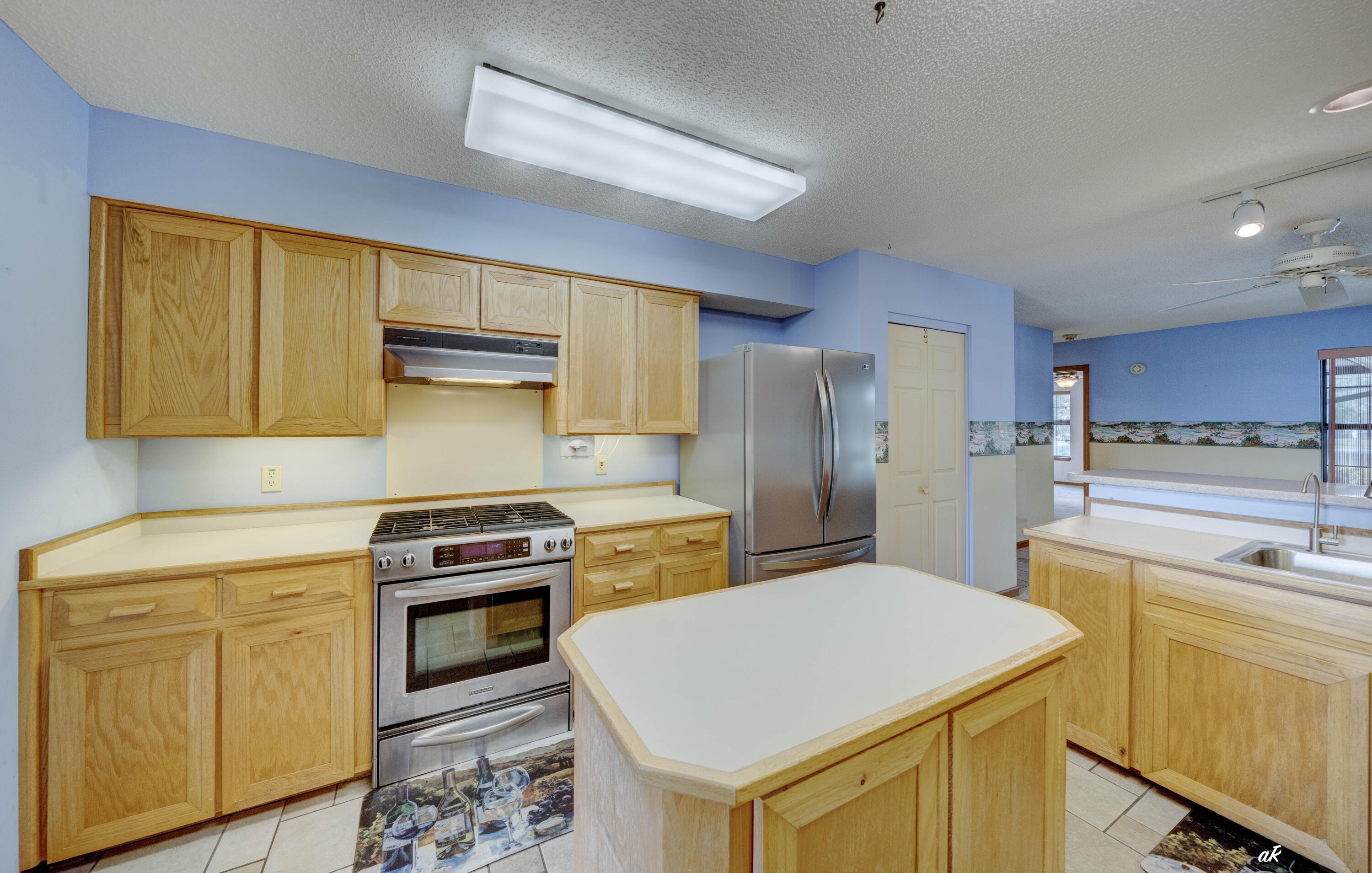 THOMAS DRIVE PARK UNIT 4 - Residential