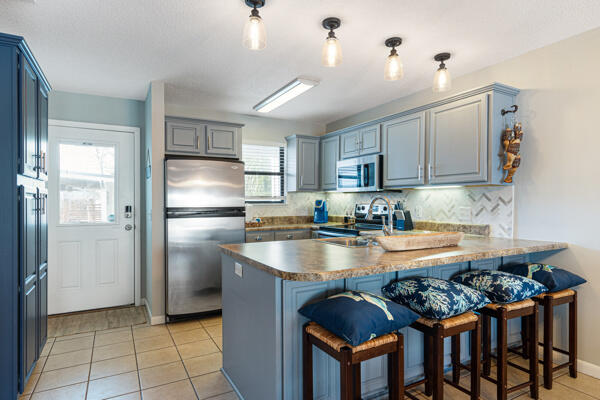 BRING AN OFFER! END UNIT! Come see this in person!! Discover your dream getaway at this stunning end-unit townhome in beautiful Panama City Beach! With 2 huge bedrooms, a newly remodeled interior, and a huge back porch perfect for soaking up the sun, this fully furnished gem is ready for you to move in. Enjoy the community pool and envision the rental potential if you choose to share this paradise. 50K IN RENTAL POTENTIAL! WOW! Ask for A CASH FLOW SHEET! Don't miss out on this opportunity! Call TODAY for a showing! EASY SHOW!
MOTIVATED SELLERS - BRING AN OFFER!