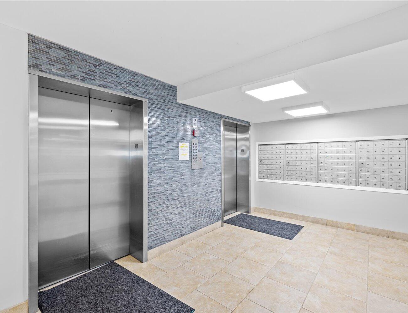 HOLIDAY SURF & RACQUET CLUB - Residential