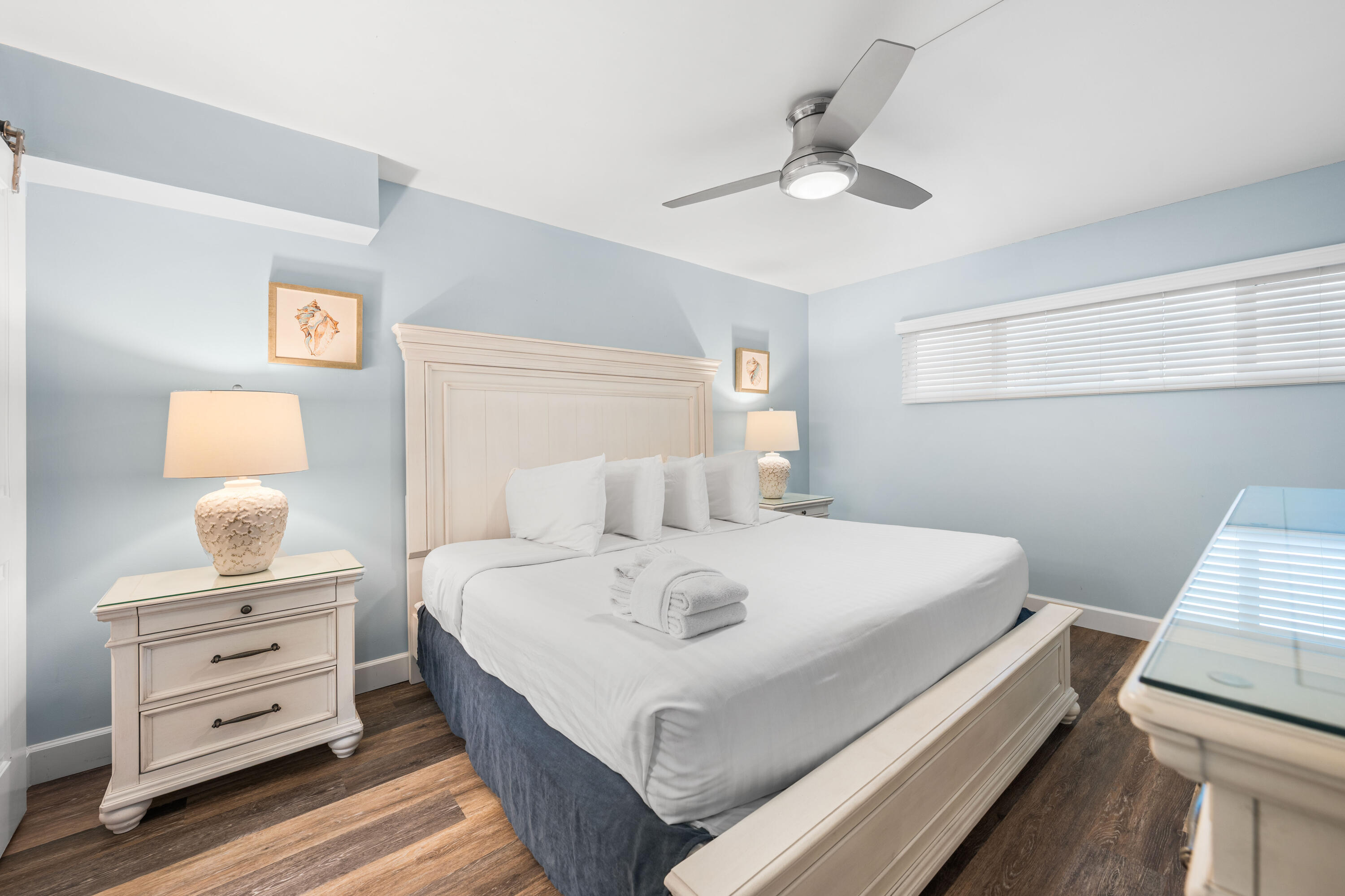 HOLIDAY SURF & RACQUET CLUB - Residential