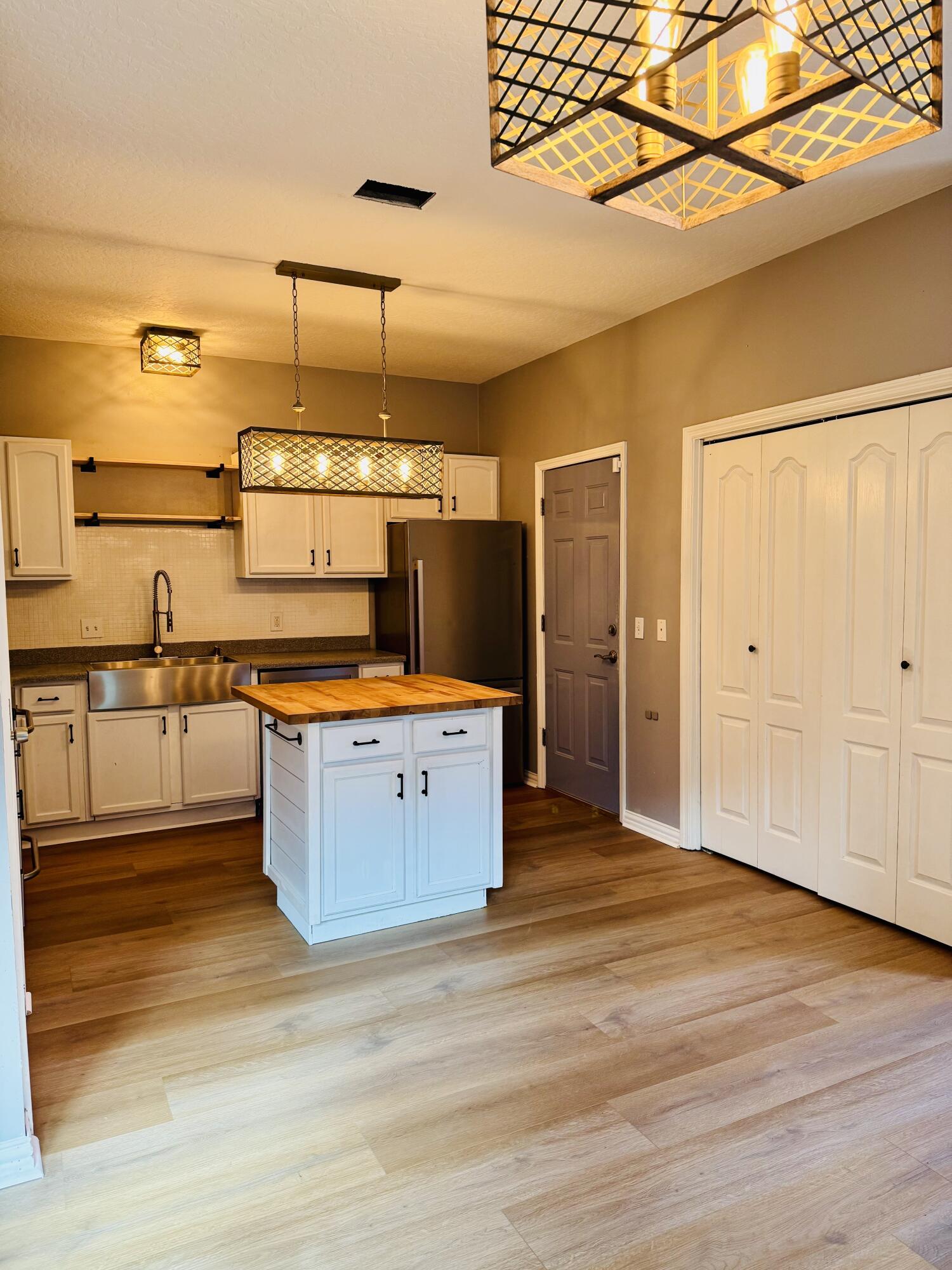 Nestled amidst serene natural surroundings, this beautifully maintained end-unit home offers the perfect blend of convenience and privacy, located just 2.2 miles from Hurlburt Field.

Step inside to a bright and airy open floor plan highlighted by soaring ceilings and abundant natural light. The first floor features durable laminate flooring throughout, creating a cohesive and low-maintenance living space. The spacious kitchen is a chef's dream, complete with a center island, stainless steel appliances, Corian countertops, ample cabinetry, and a pantry for added storage.

The first-floor primary suite provides a private retreat, featuring a large walk-in closet and an en-suite bath with a separate soaking tub and stand-up shower. Unit has new carpet and flooring, Schedule your showing today!