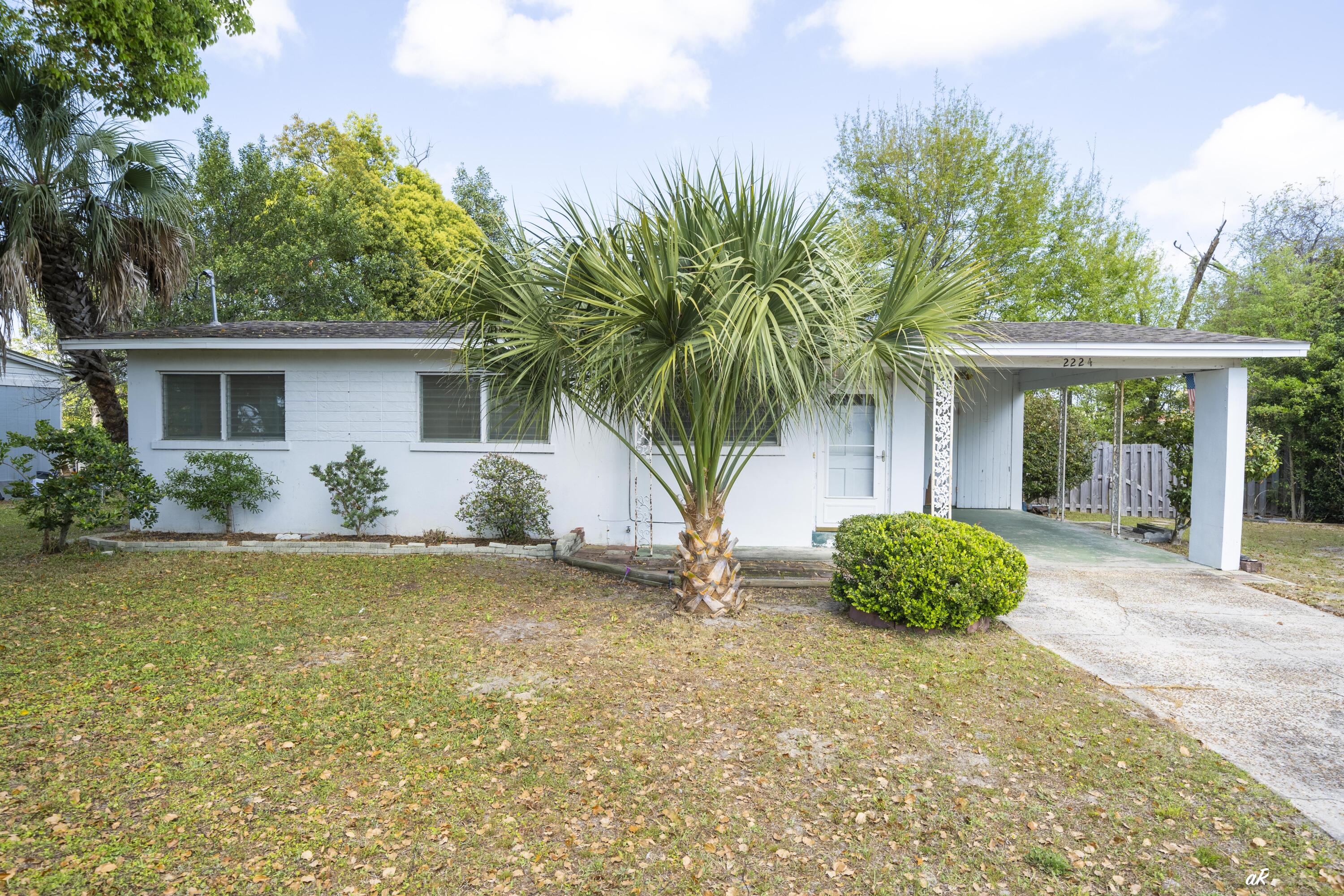 3 bed, 1 bath home in central Panama City just off Airport Road, with quick access to 23rd Street, shopping, restaurants, and daily conveniences. Sits on a quiet road with a large, fenced backyard, mature trees, and plenty of shade. Well suited for an investment property, rental, or a first-time homebuyer looking to get into the market. Straightforward opportunity in a convenient location.