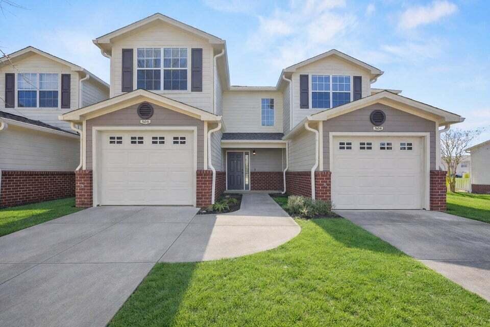 Ready for immediate occupancy. Check out this 3 bedroom, 2.5 bathroom townhome with 1 car garage. Community features a pool, playground and plenty of common areas that are maintained by the HOA (no yardwork). Located on the South end of Crestview, this property gives you easy access to beaches, military bases or close proximity to restaurants and shopping at Crestview Commons. Pets are considered with 1X pet fee. 
Applications are $49/person 18+ and include credit and background check.
