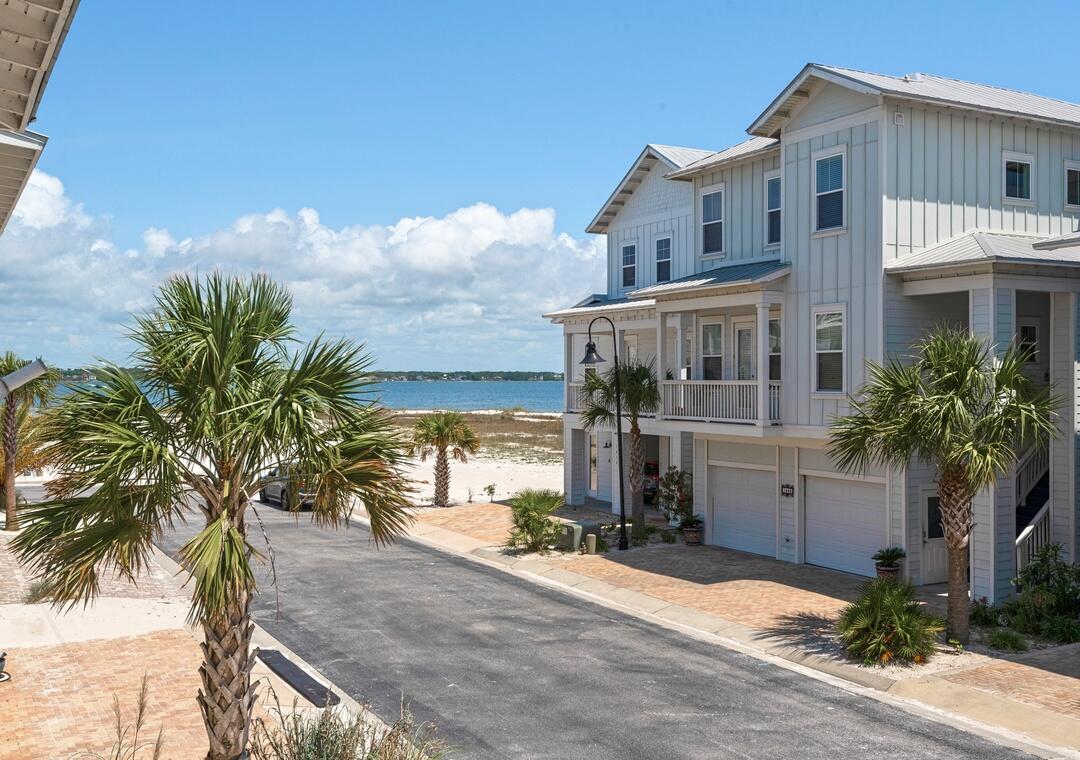 BY THE SEA - Residential