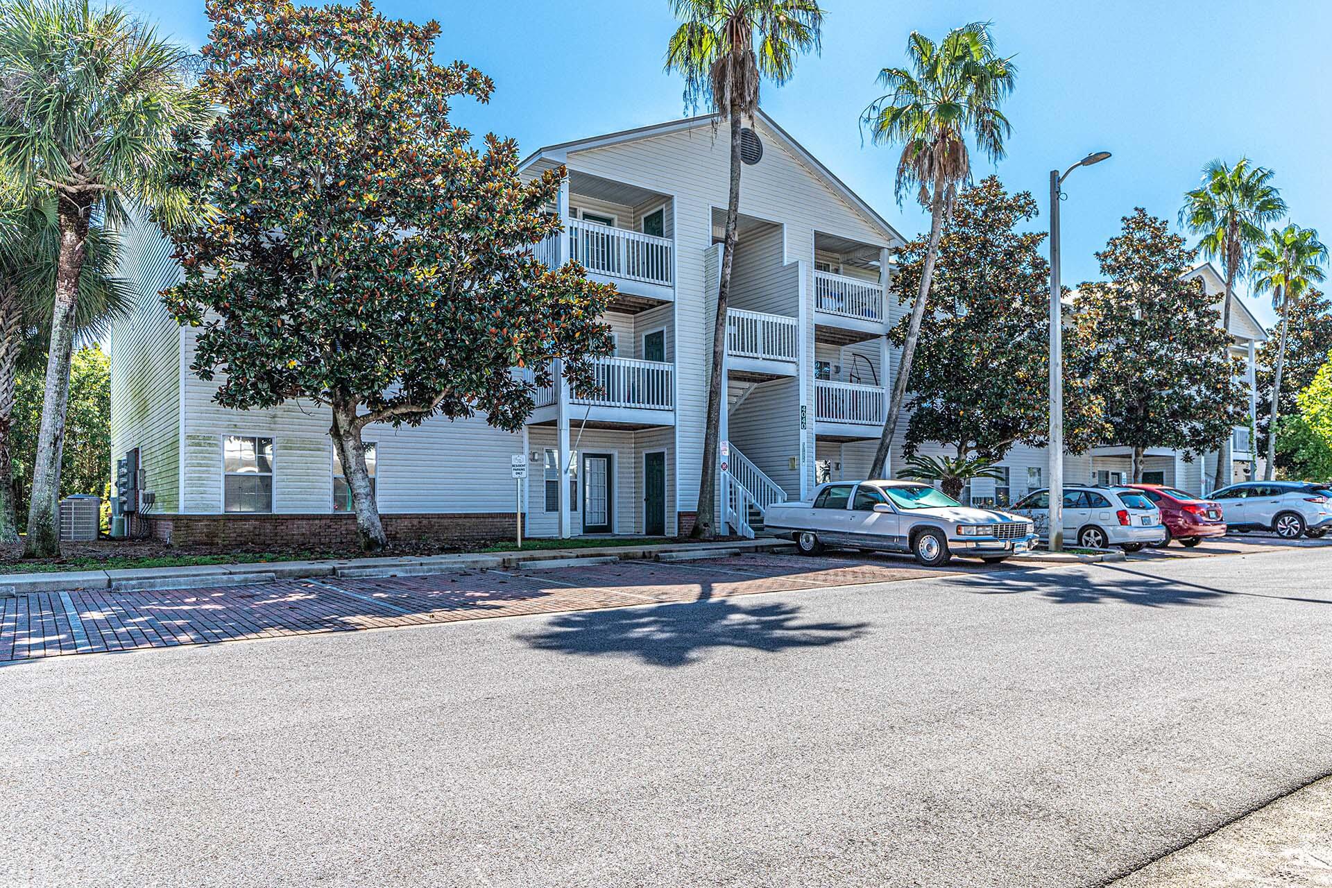 One bedroom One bathroom all tile is on the 3rd floor with vaulted ceiling. Located in the heart of Destin offers quick access to schools, beaches, restaurants, shopping, dog park and military bases. Rent includes basic cable, trash, and pest control. Indian Lake Condominiums community includes  pool, fitness room, picnic area, and clubhouse.