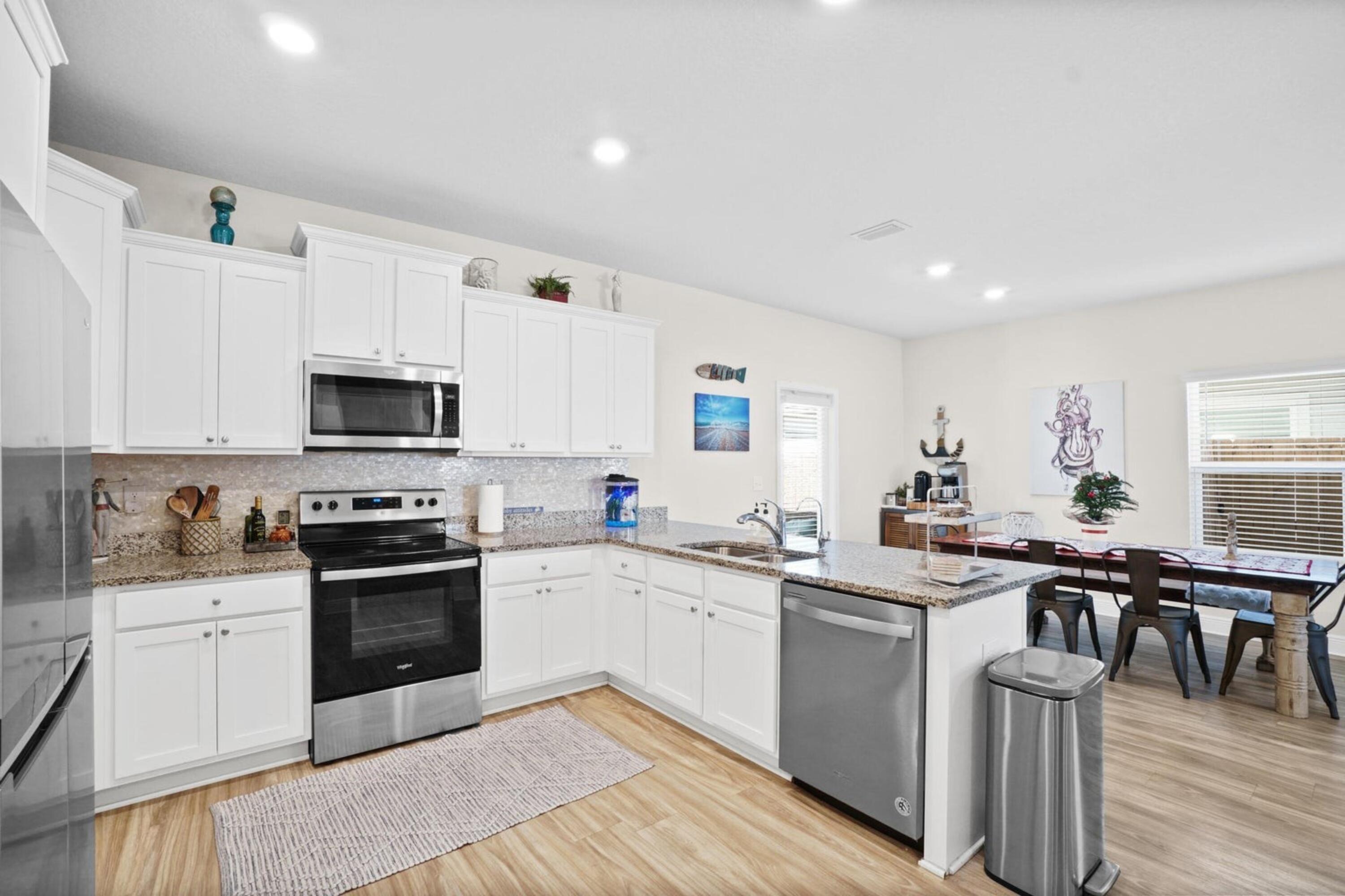 EMERALD COVE VILLAS - Residential