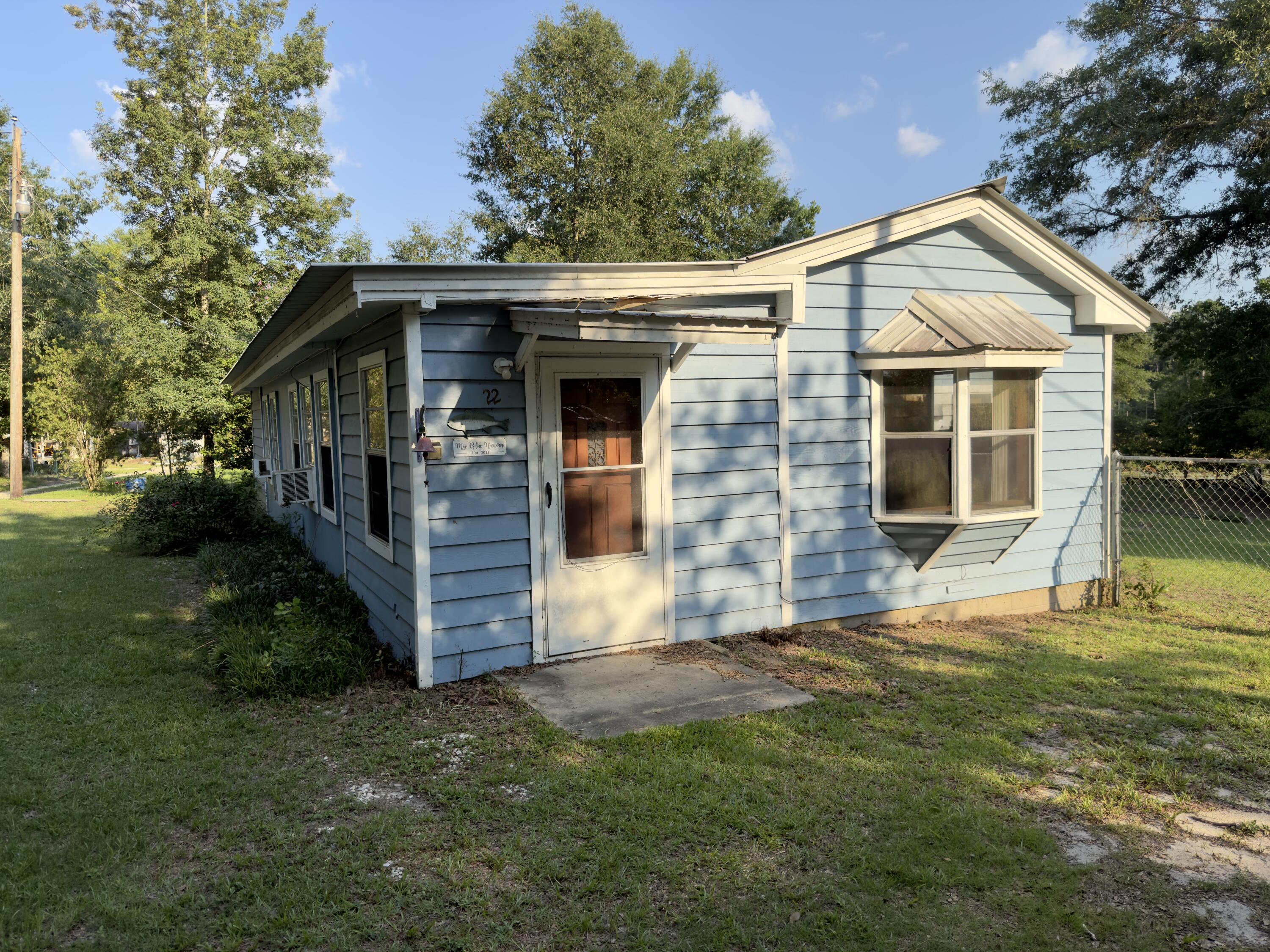 This REO home is one to see. Built in 1986, this 2 bedroom 1 bath cottage has 1000sf and rests on approx 1/4 acre. Considered lakefront, this unique home has tongue and groove walls throughout, an open floor plan in the living room, dining area and tons of potential. Whether you are looking for affordable living or your next rental investment, this is one to see. This home may qualify for Vendee financing, but can be verified by visiting the VA properties home listing page