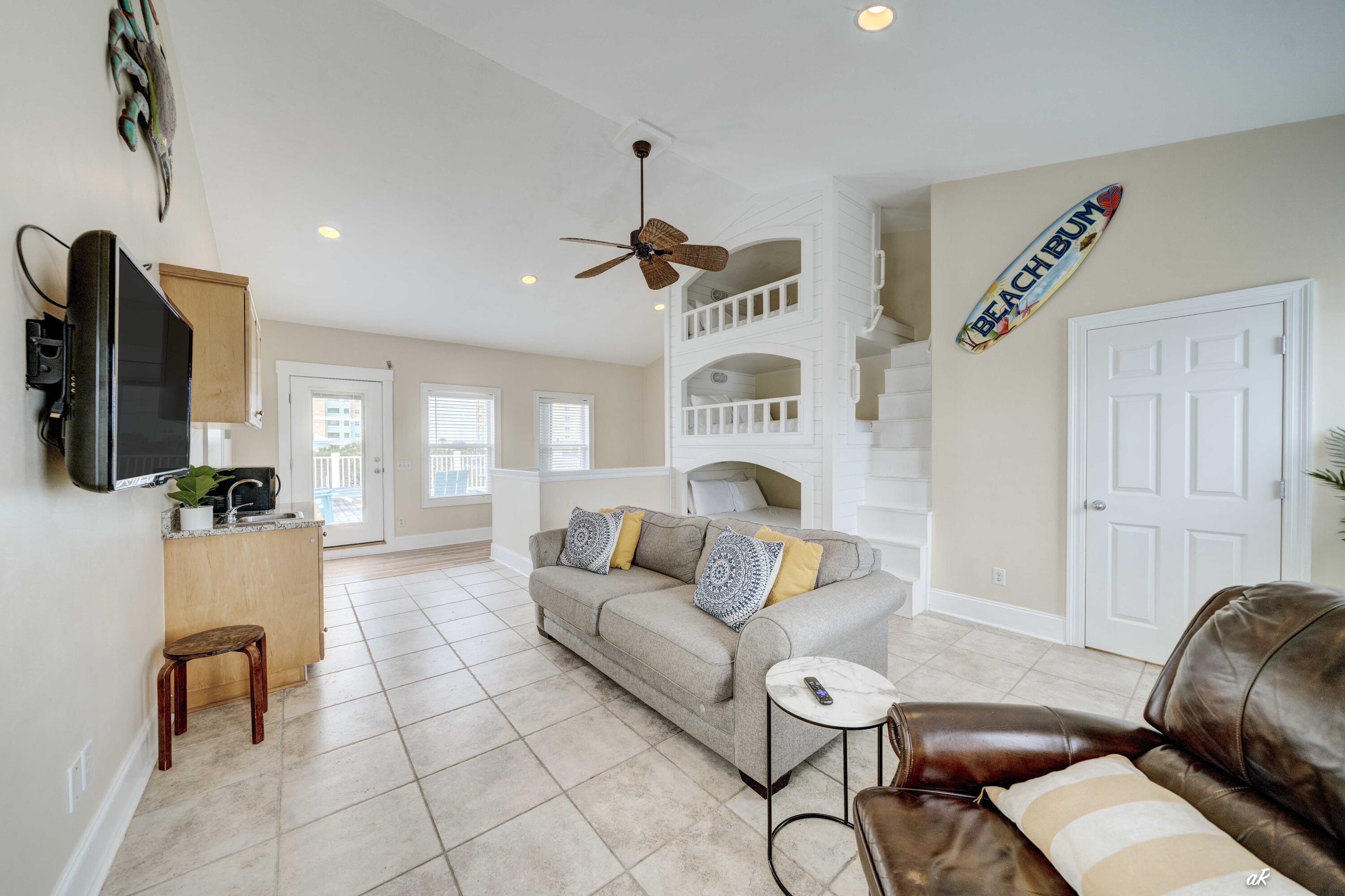HOLIDAY BEACH UNIT 16 - Residential
