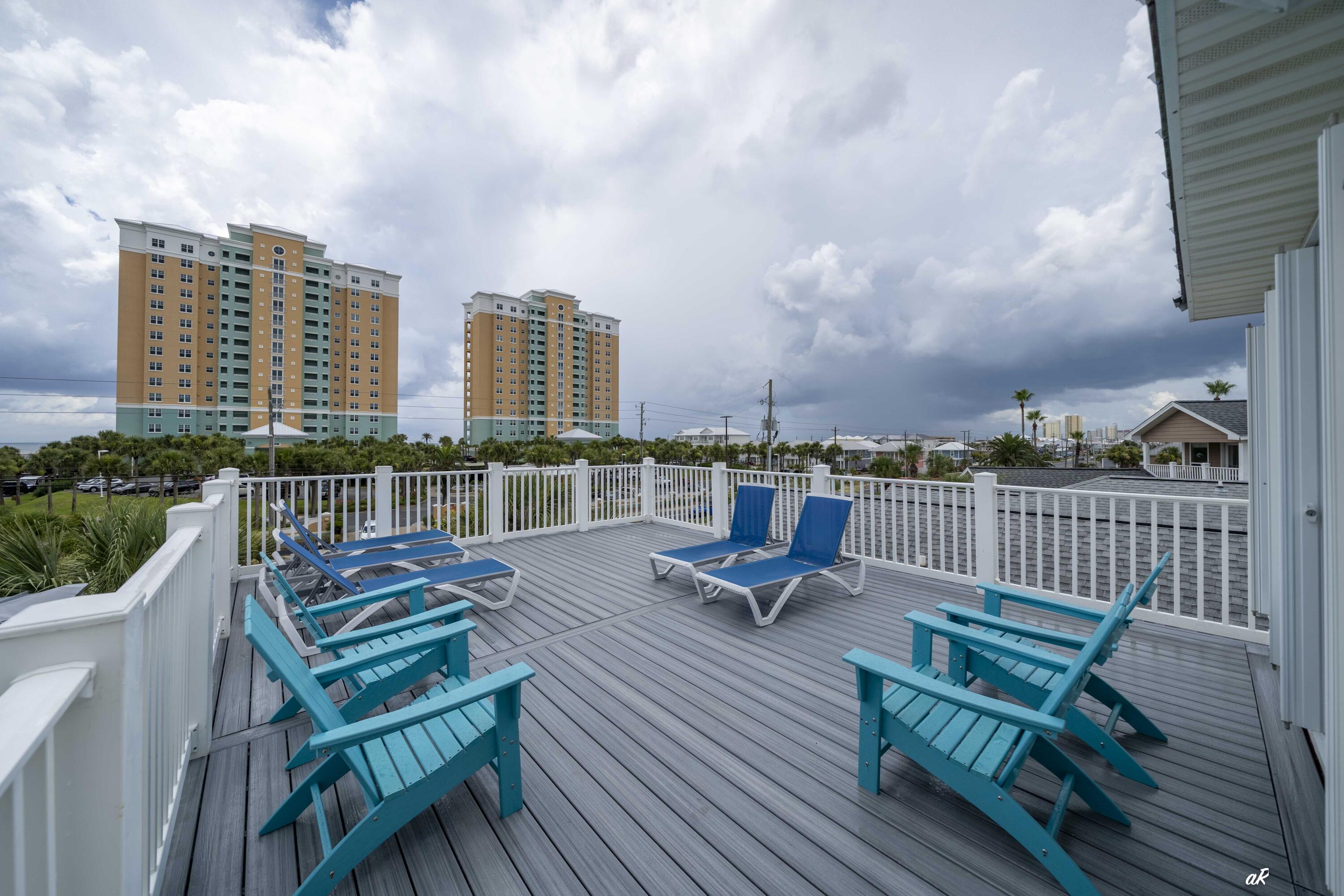 HOLIDAY BEACH UNIT 16 - Residential