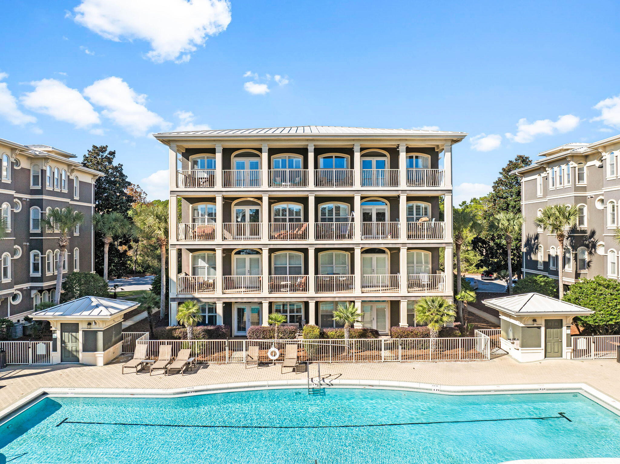 SEAVIEW VILLAS - Residential