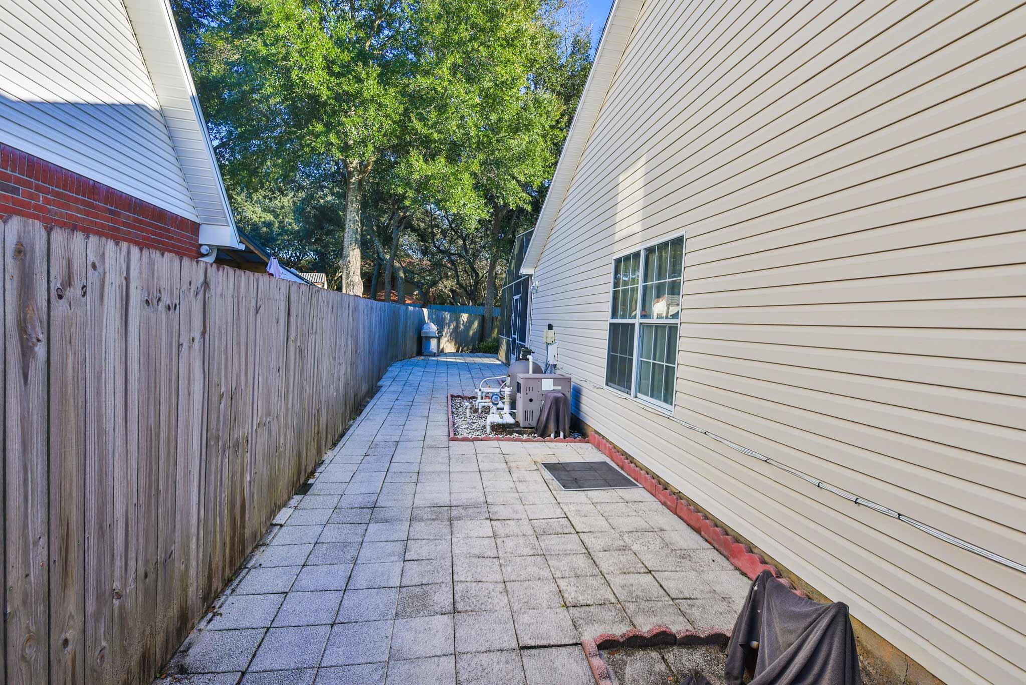 SHALIMAR COMMONS - Residential