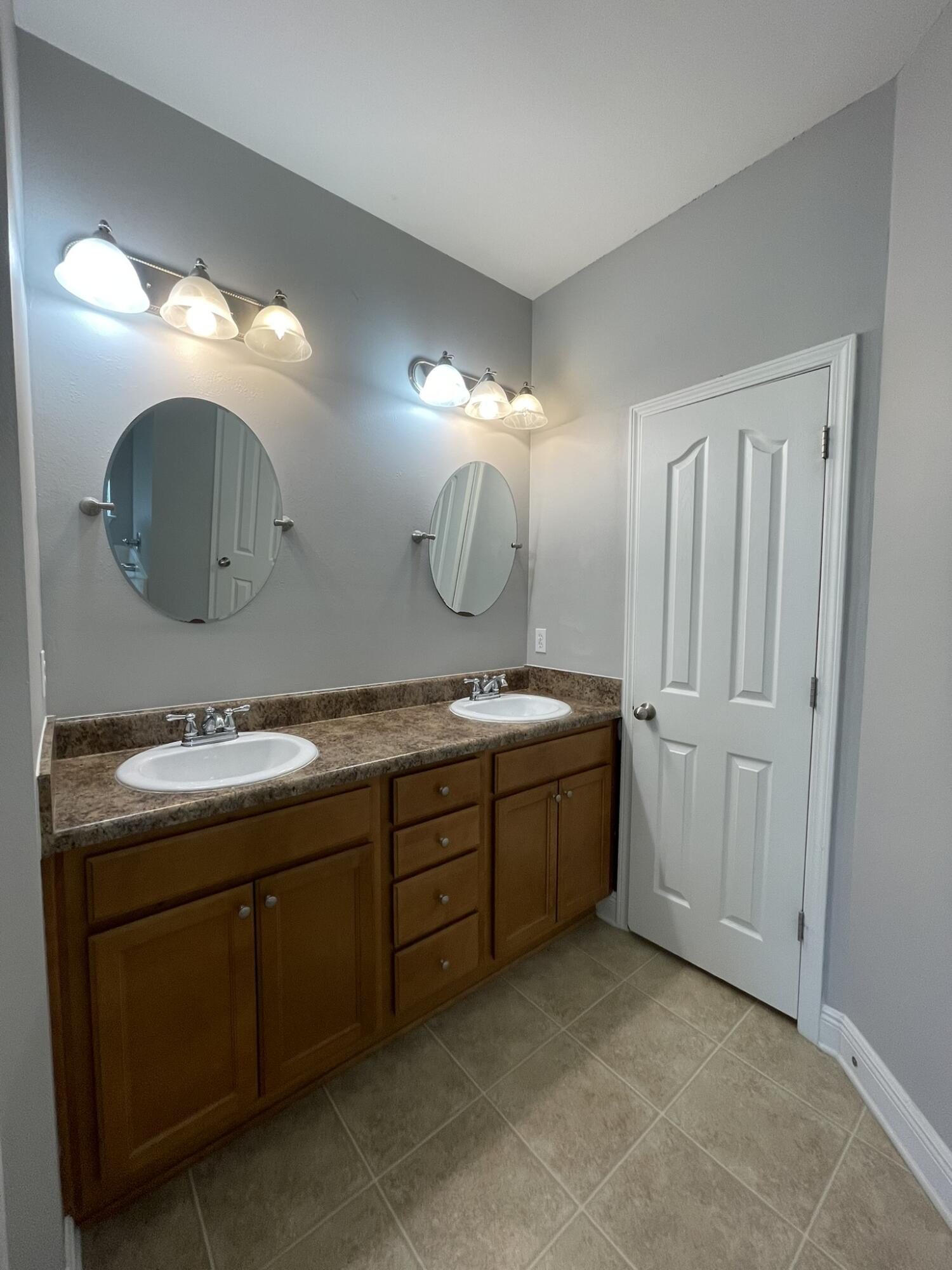 ROLLING RIDGE S/D - Residential Lease