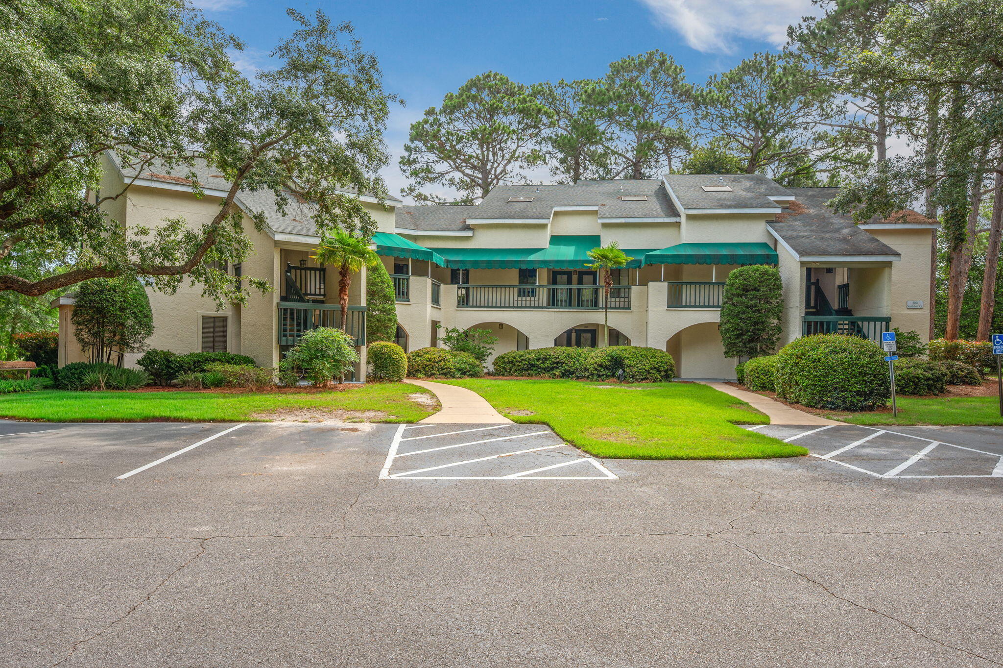 LAKESIDE CONDO AT BLUEWATER BAY - Residential