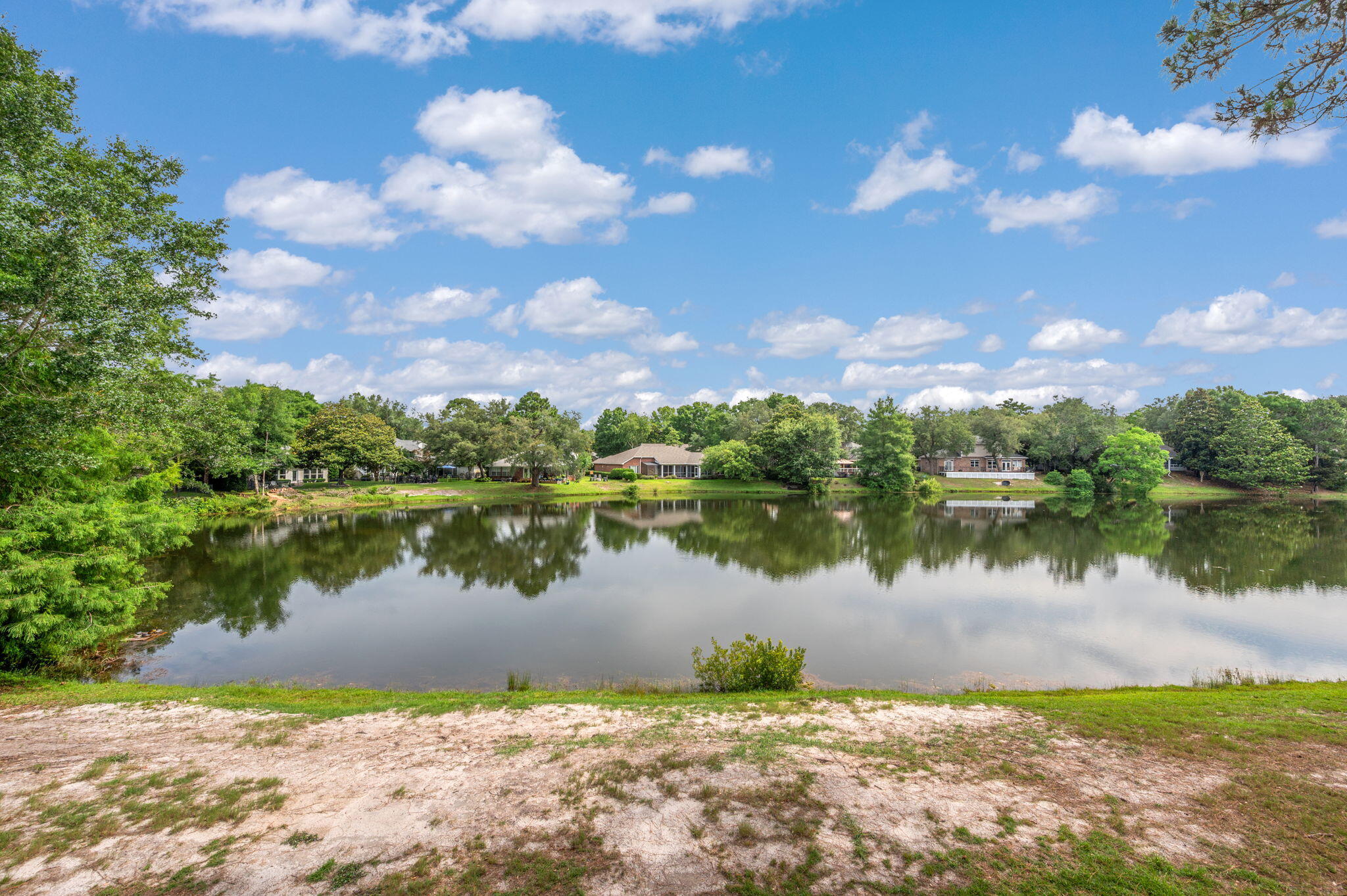 LAKESIDE CONDO AT BLUEWATER BAY - Residential