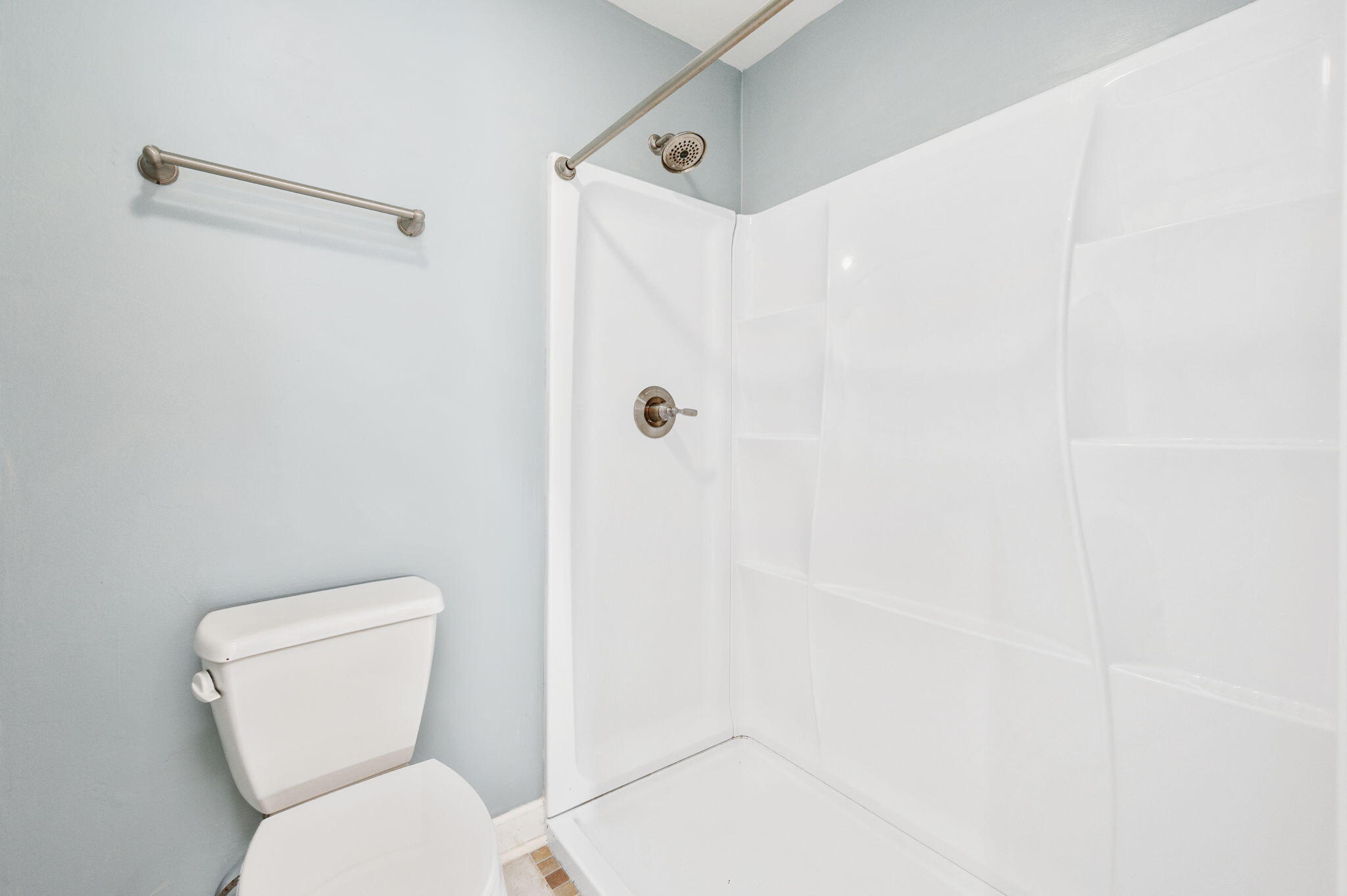 LAKESIDE CONDO AT BLUEWATER BAY - Residential