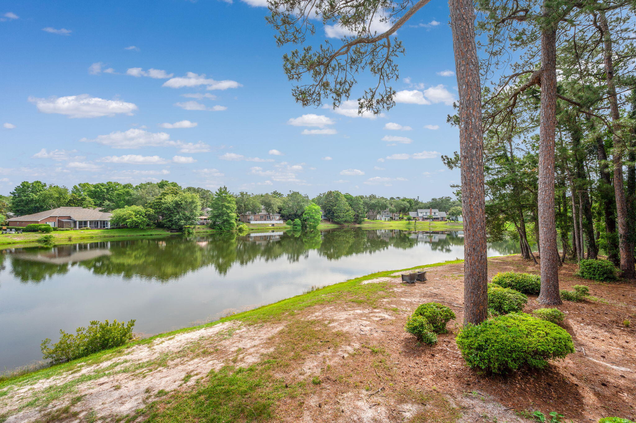 LAKESIDE CONDO AT BLUEWATER BAY - Residential