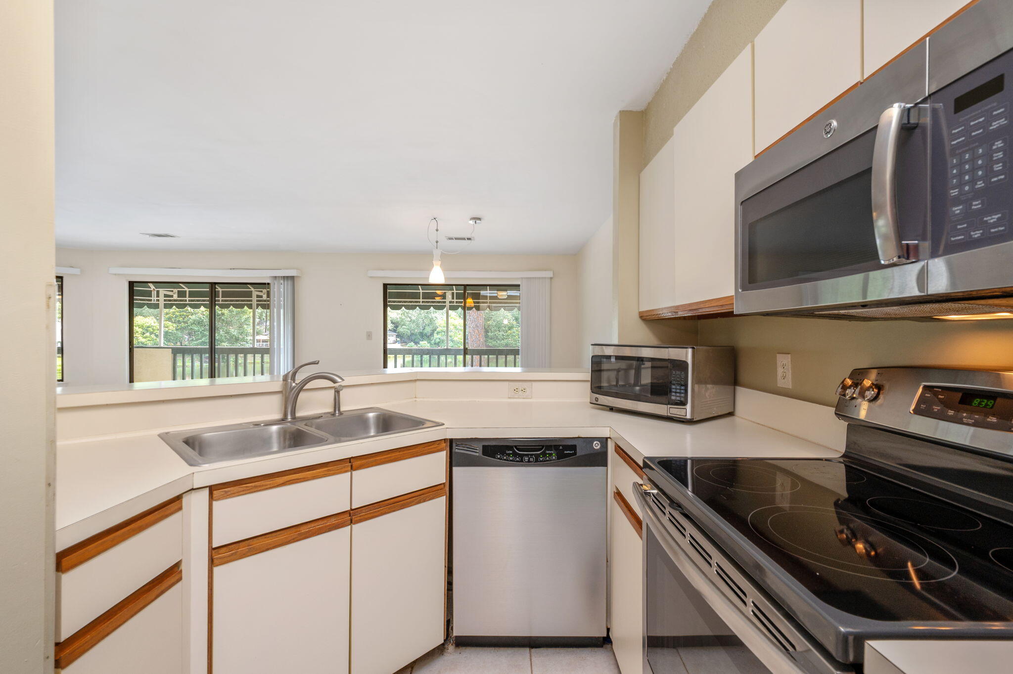 LAKESIDE CONDO AT BLUEWATER BAY - Residential