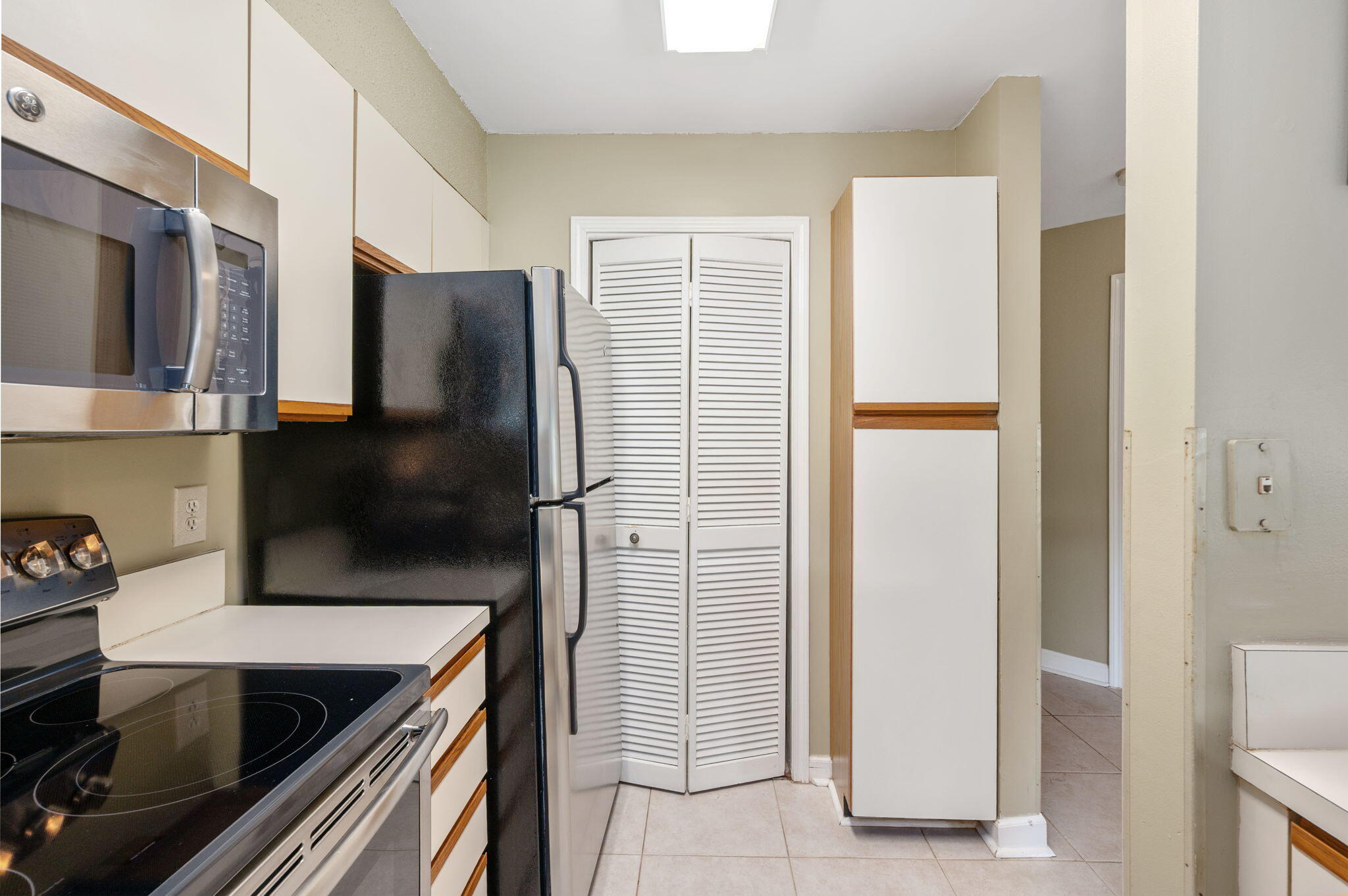 LAKESIDE CONDO AT BLUEWATER BAY - Residential