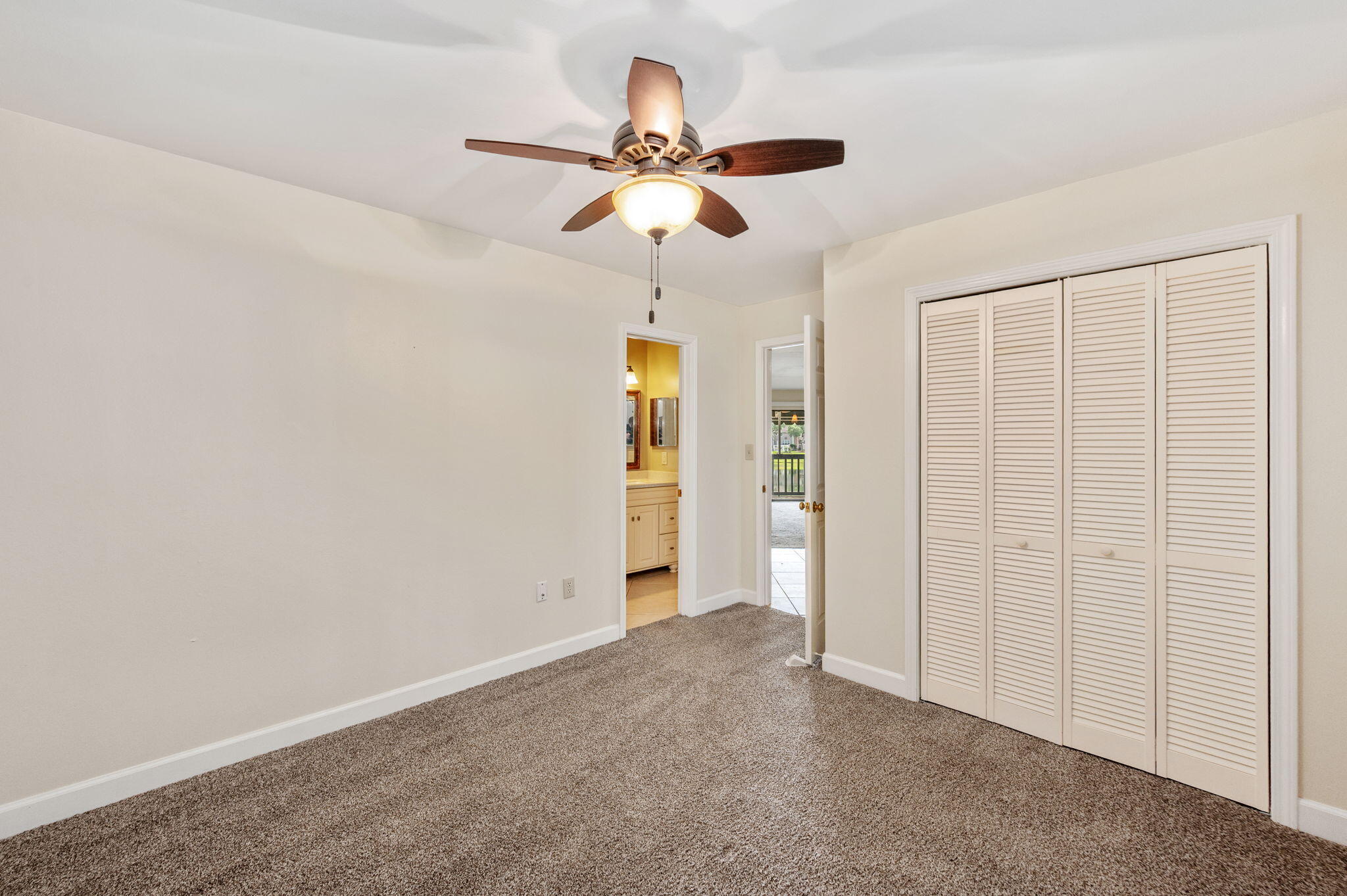 LAKESIDE CONDO AT BLUEWATER BAY - Residential