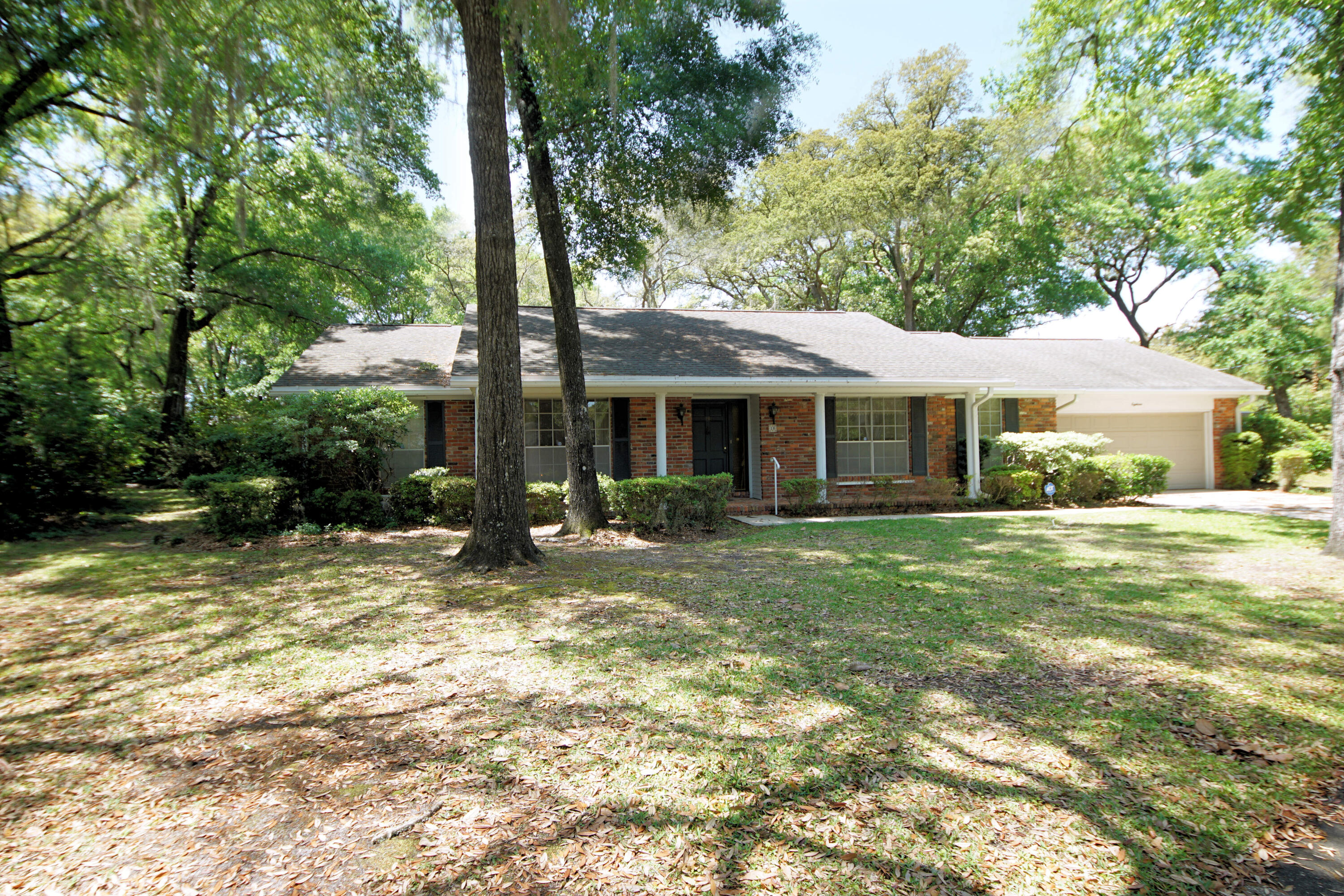 Available August 1, 2026! Great brick home located in the desirable Kenwood Neighborhood! This 3 bedroom 2 bath home has 1857 sq ft and features two living rooms, a dining room, a large kitchen and eat in area, a laundry room area, and a 2 car garage. The primary bedroom has an ensuite bathroom and walk in shower. The guest bathroom has a tub and shower combination. This home has a two car garage. Located in a cul de sac and in a great sidewalk lined neighborhood. Mature vegetation and beautiful lot! 

Utilities and internet are the tenant's responsibility. Pets must be approved by owner.  NO smoking, good rental and employment history, clean credit, nonrefundable cleaning fee/carpet cleaning fee. There may be an application fee up to $60.00.