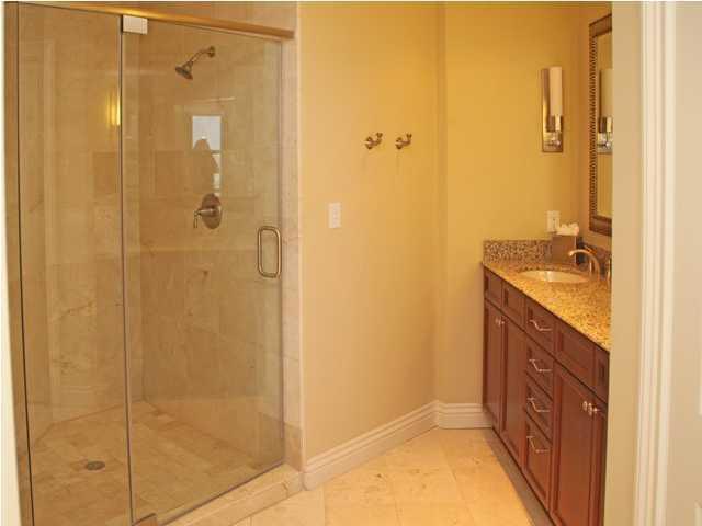 EMERALD GRANDE - Residential