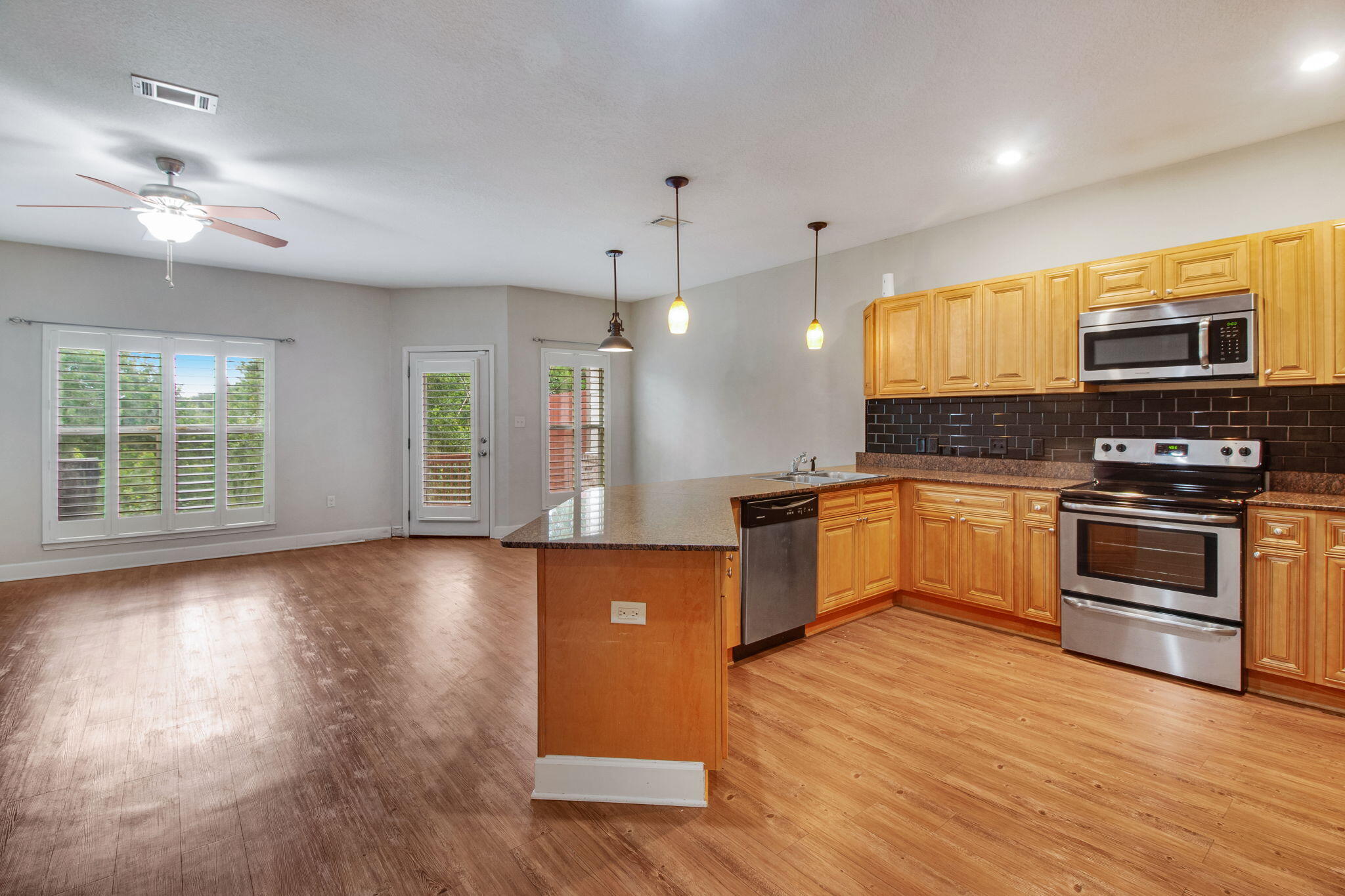 ARBOR LAKE - Residential Lease