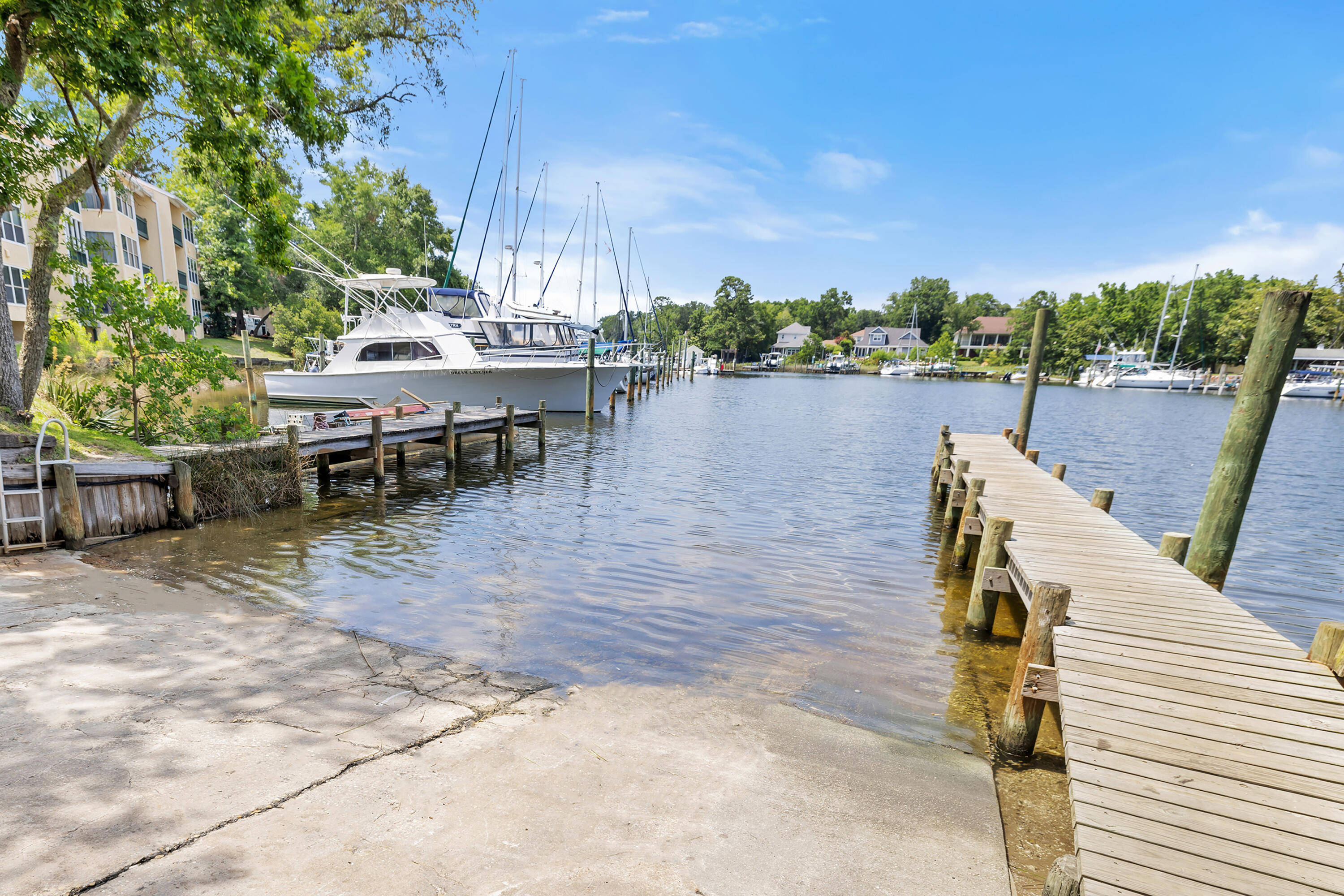 MARINA LANDING - Residential