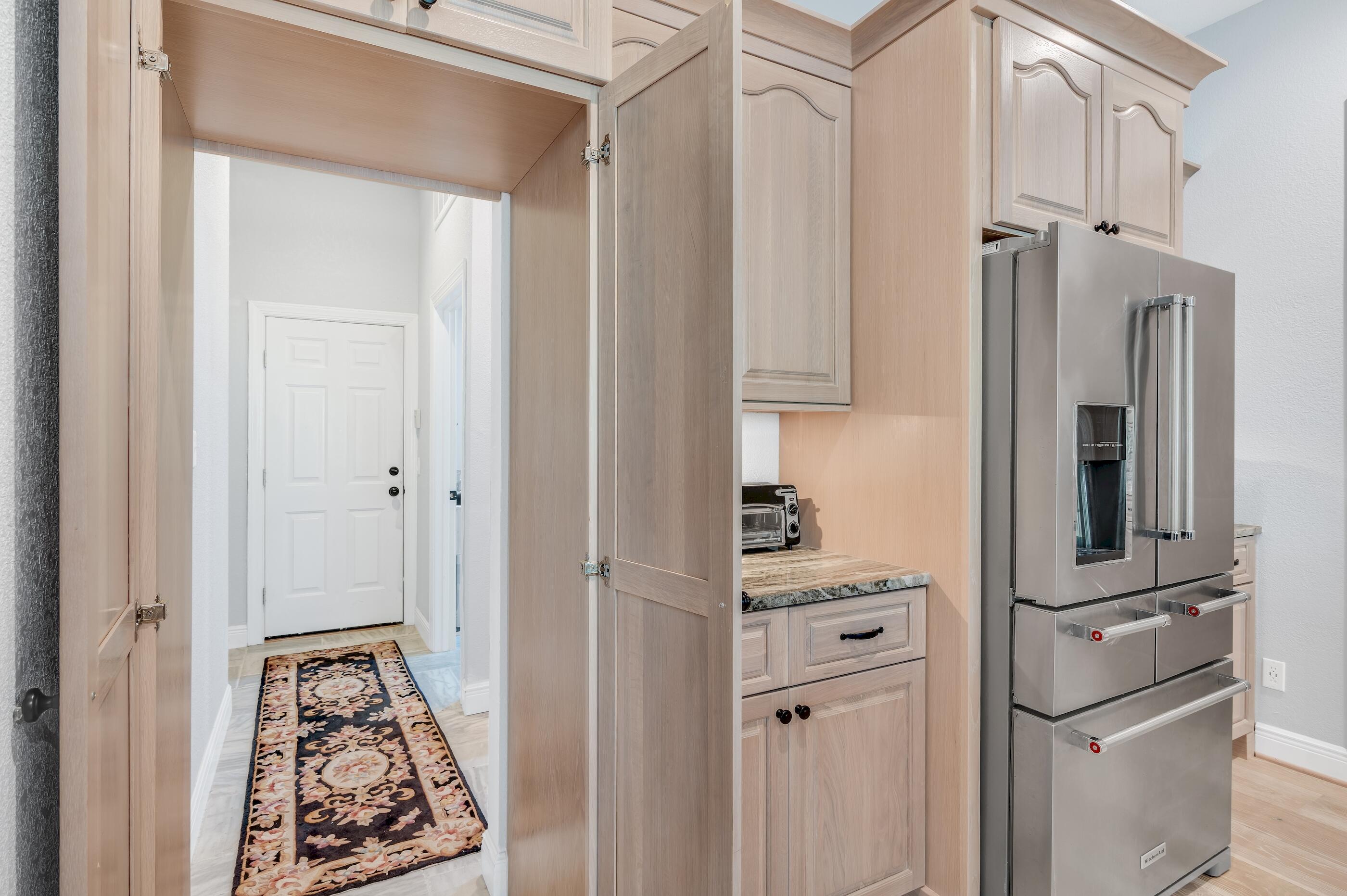 COUNTRY CLUB HILLS - Residential