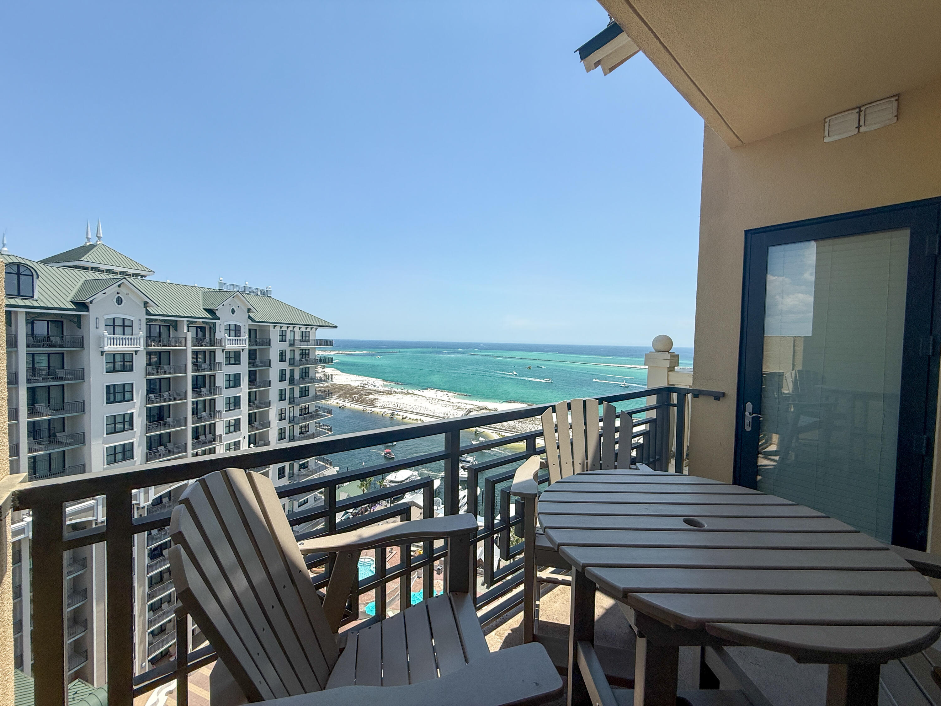 EMERALD GRANDE - Residential