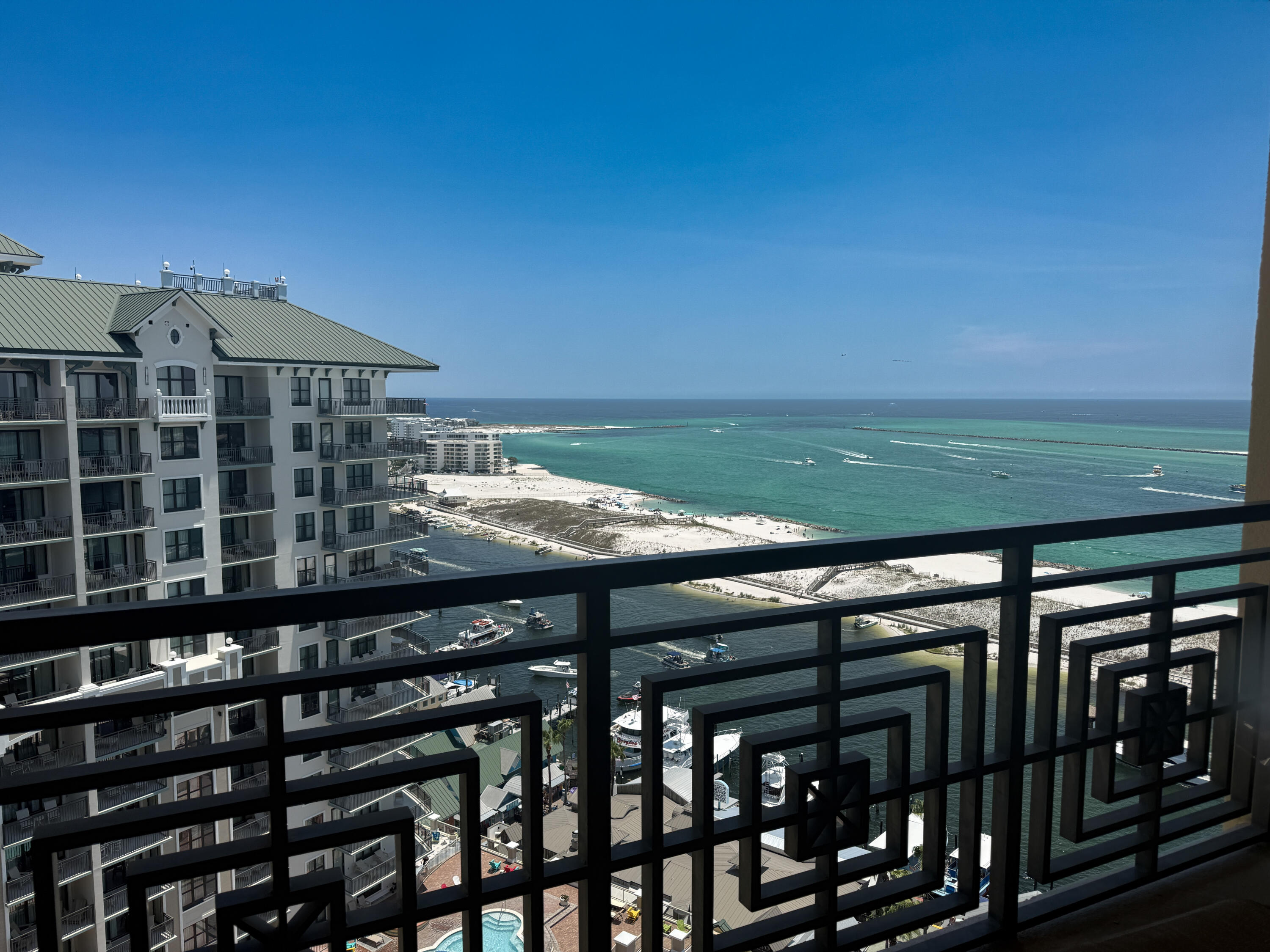 EMERALD GRANDE - Residential