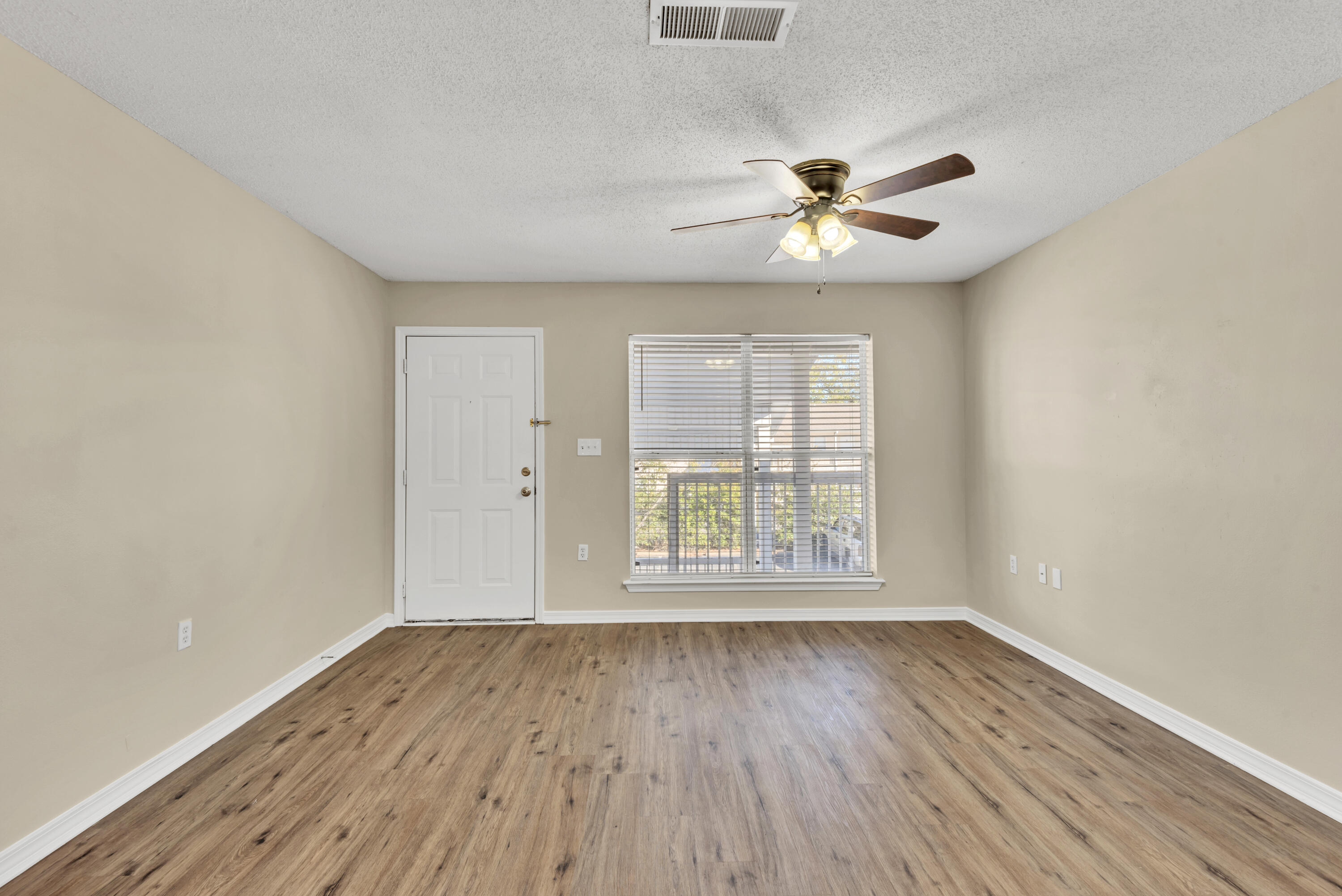 ROCKPORT APPARTMENTS - Residential Lease