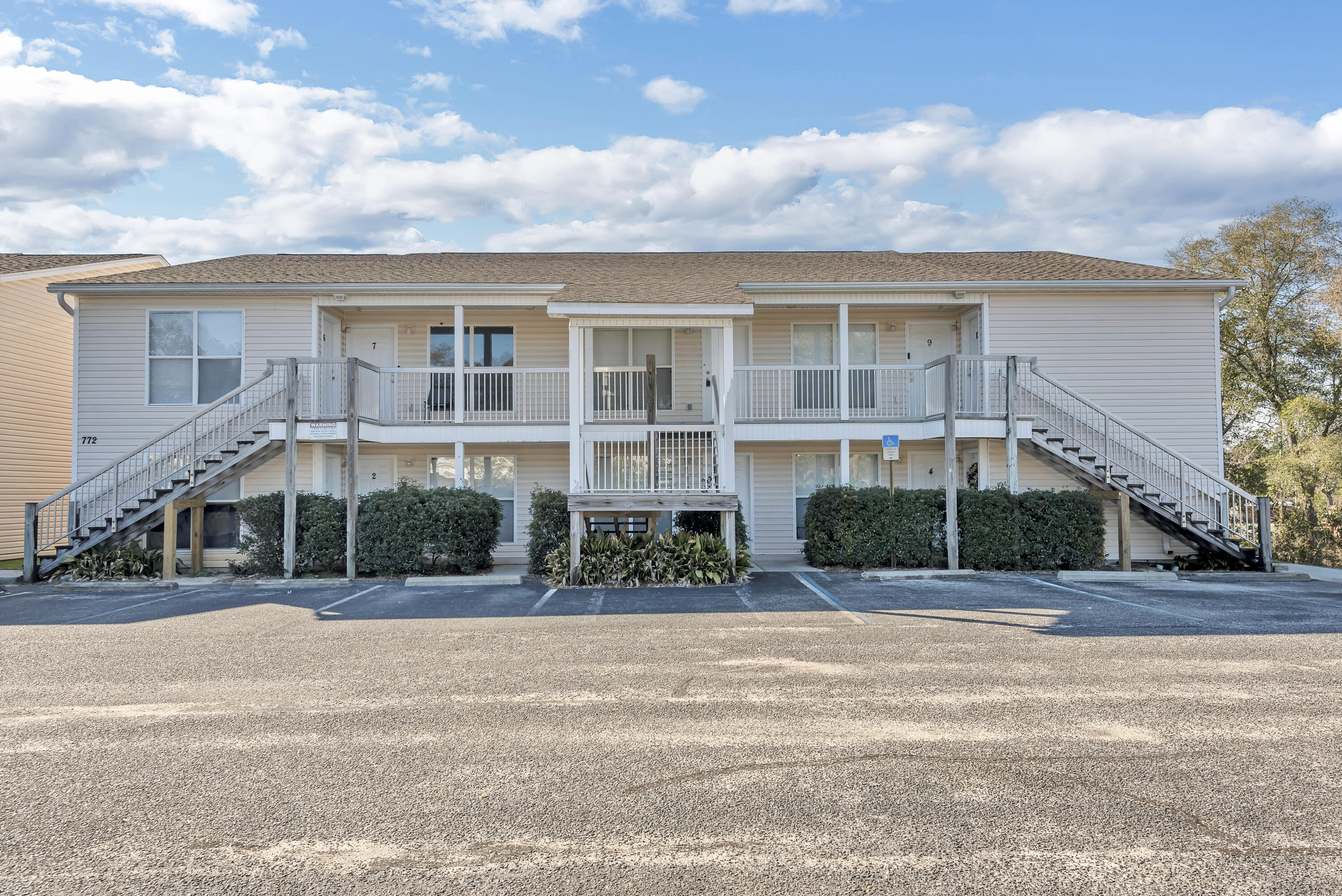 ROCKPORT APPARTMENTS - Residential Lease