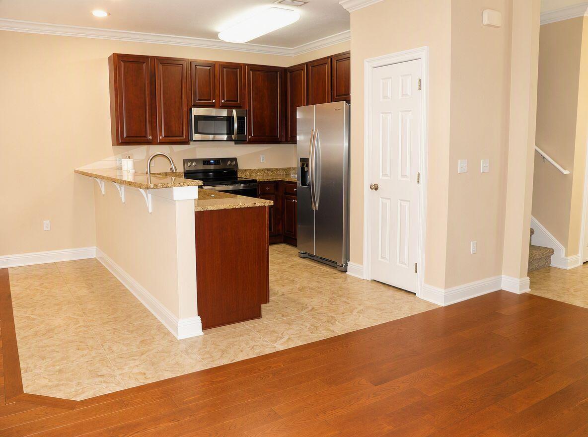 WALTON OAKS - Residential