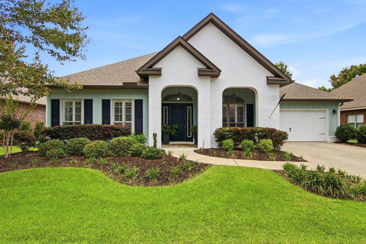 WHISPERING LAKE - Residential