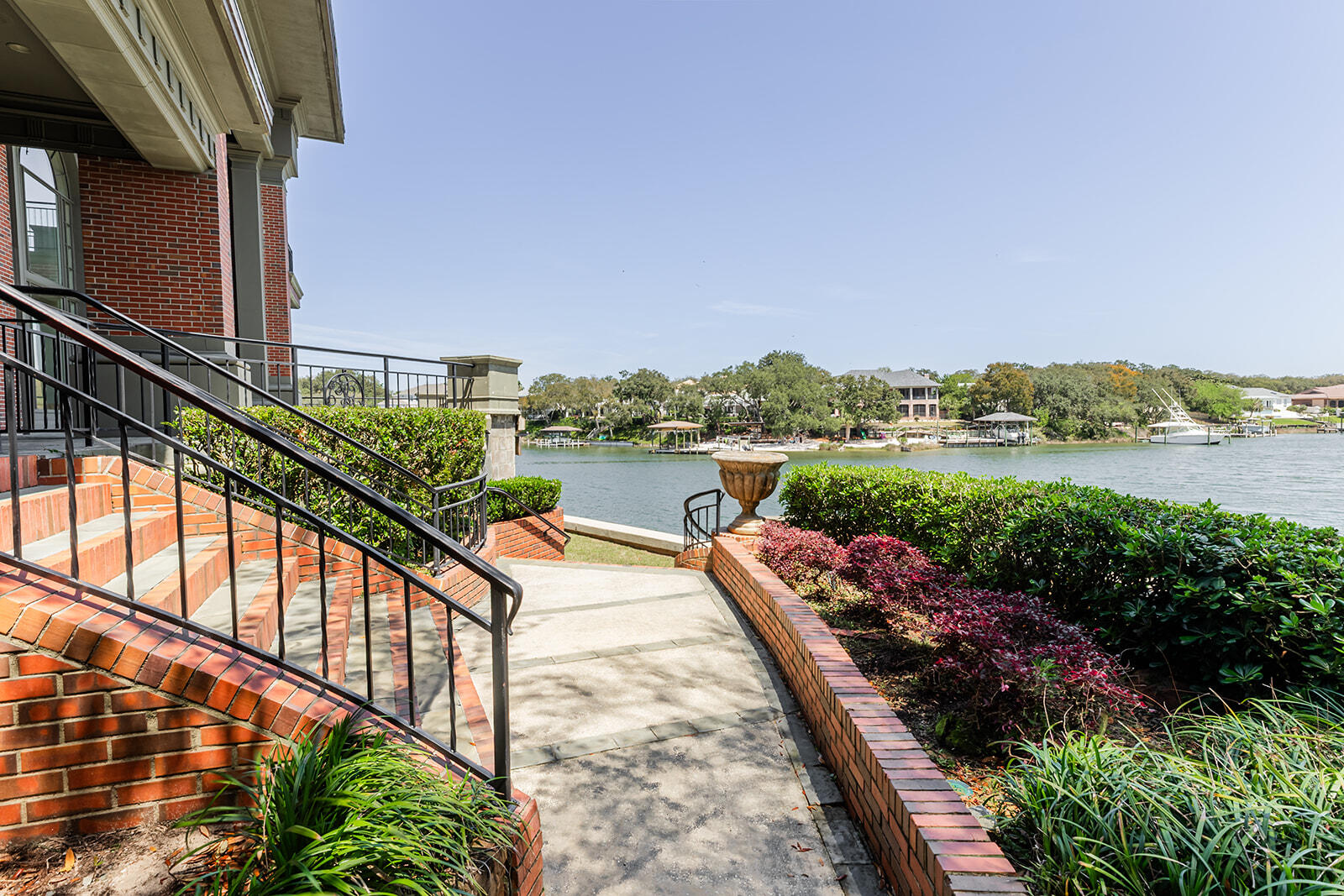 CARLAN SHORES - Residential