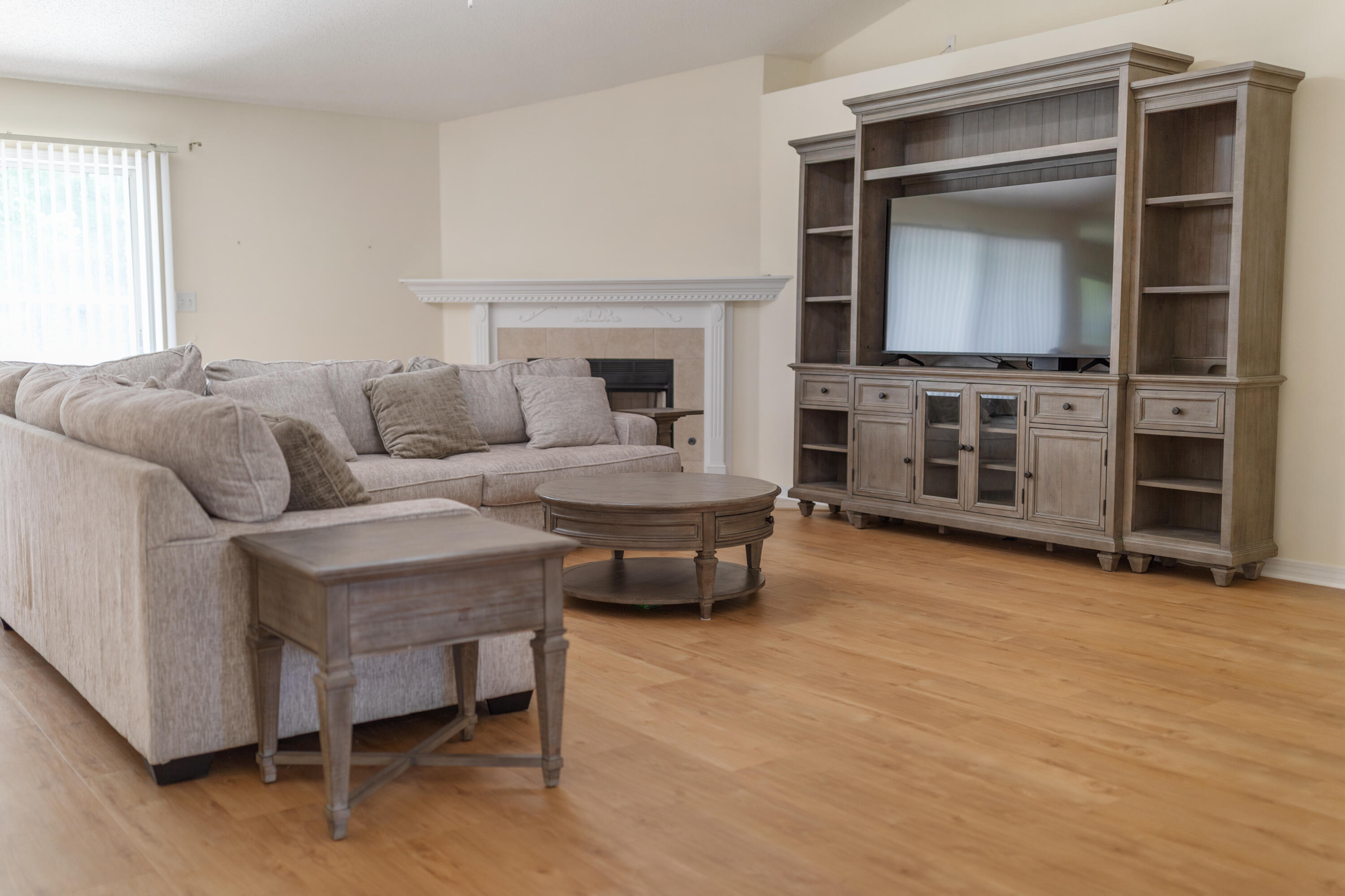 ASHBERRY WOODS - Residential