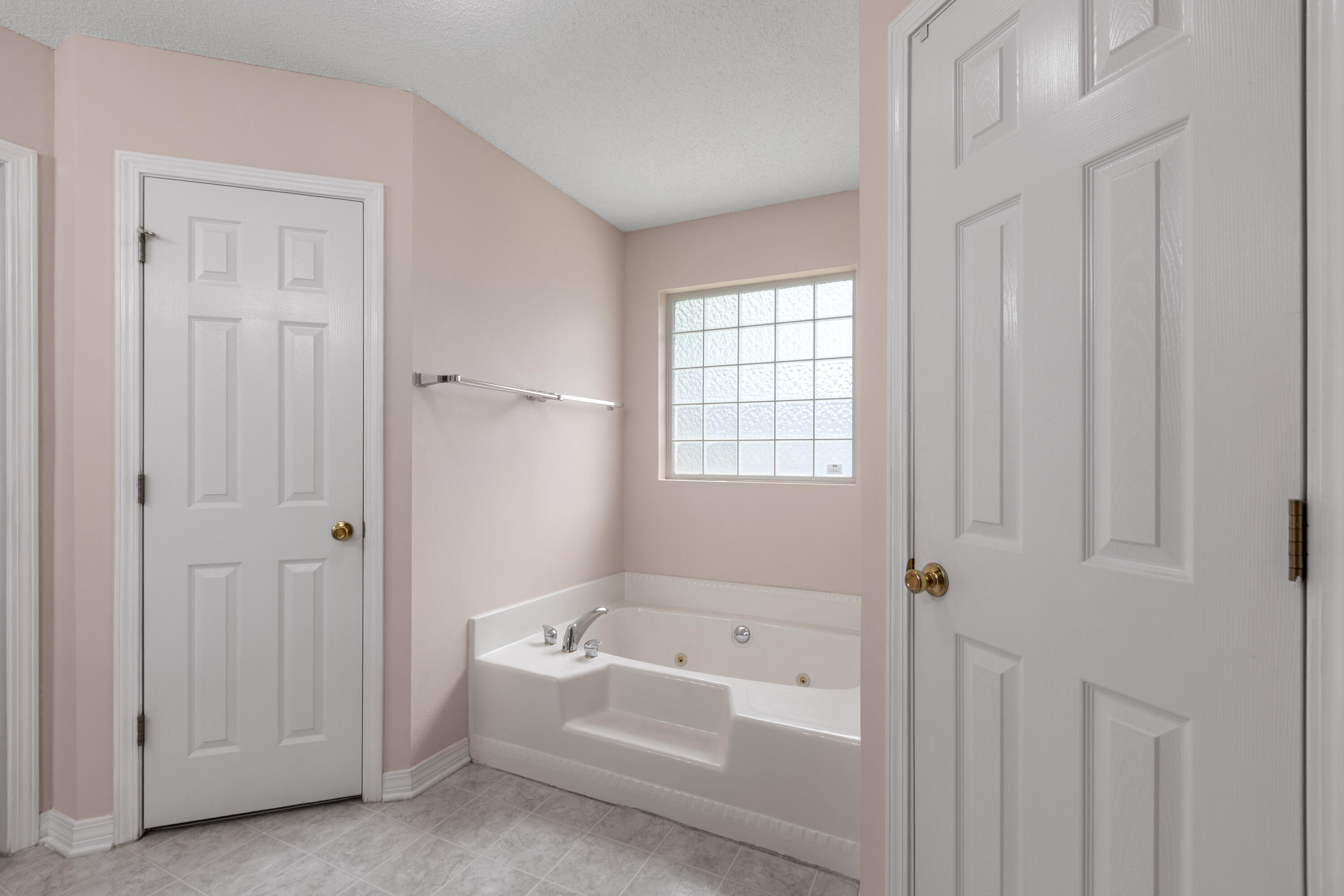 ASHBERRY WOODS - Residential