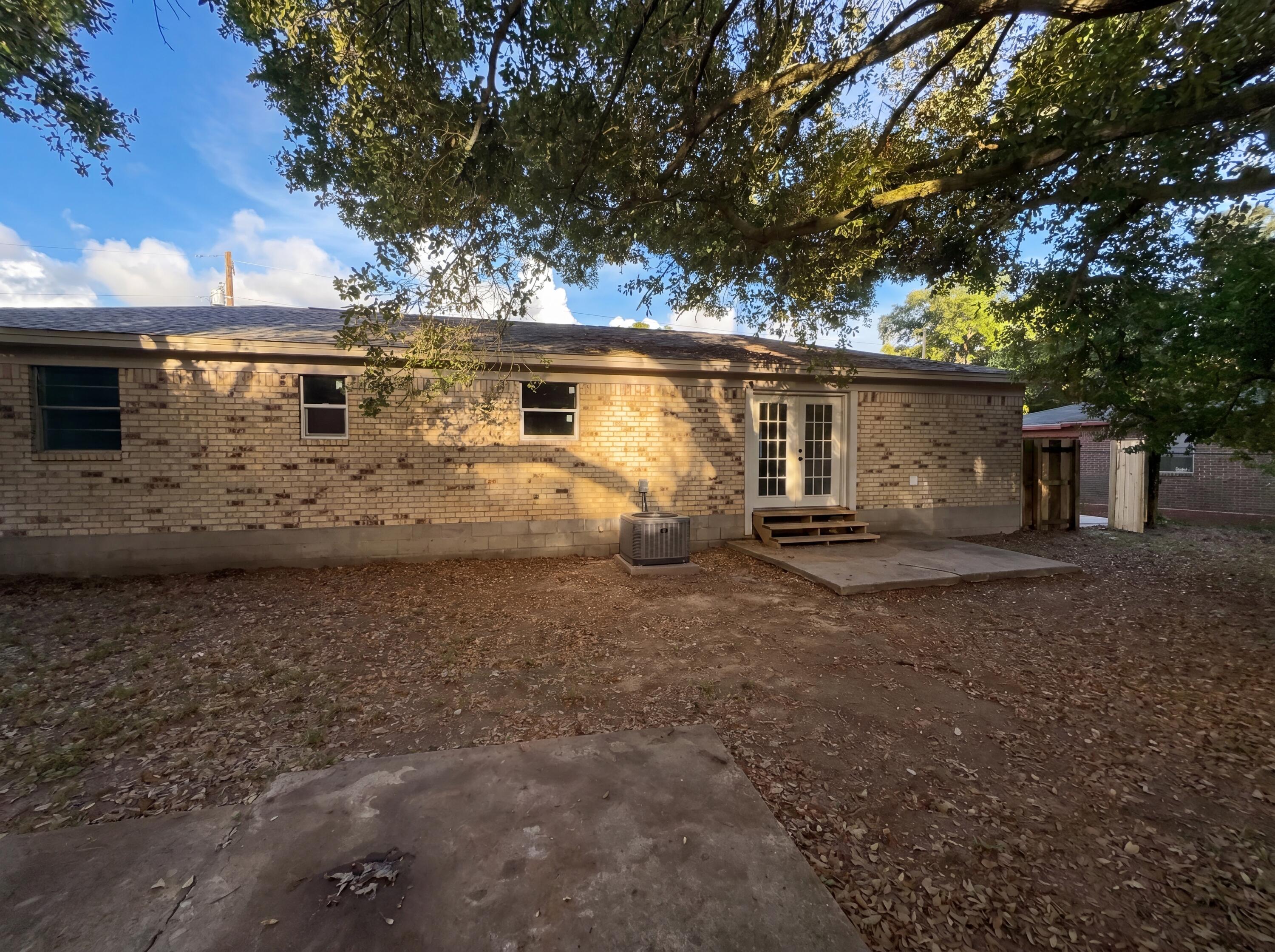 ROLLING HILLS - Residential