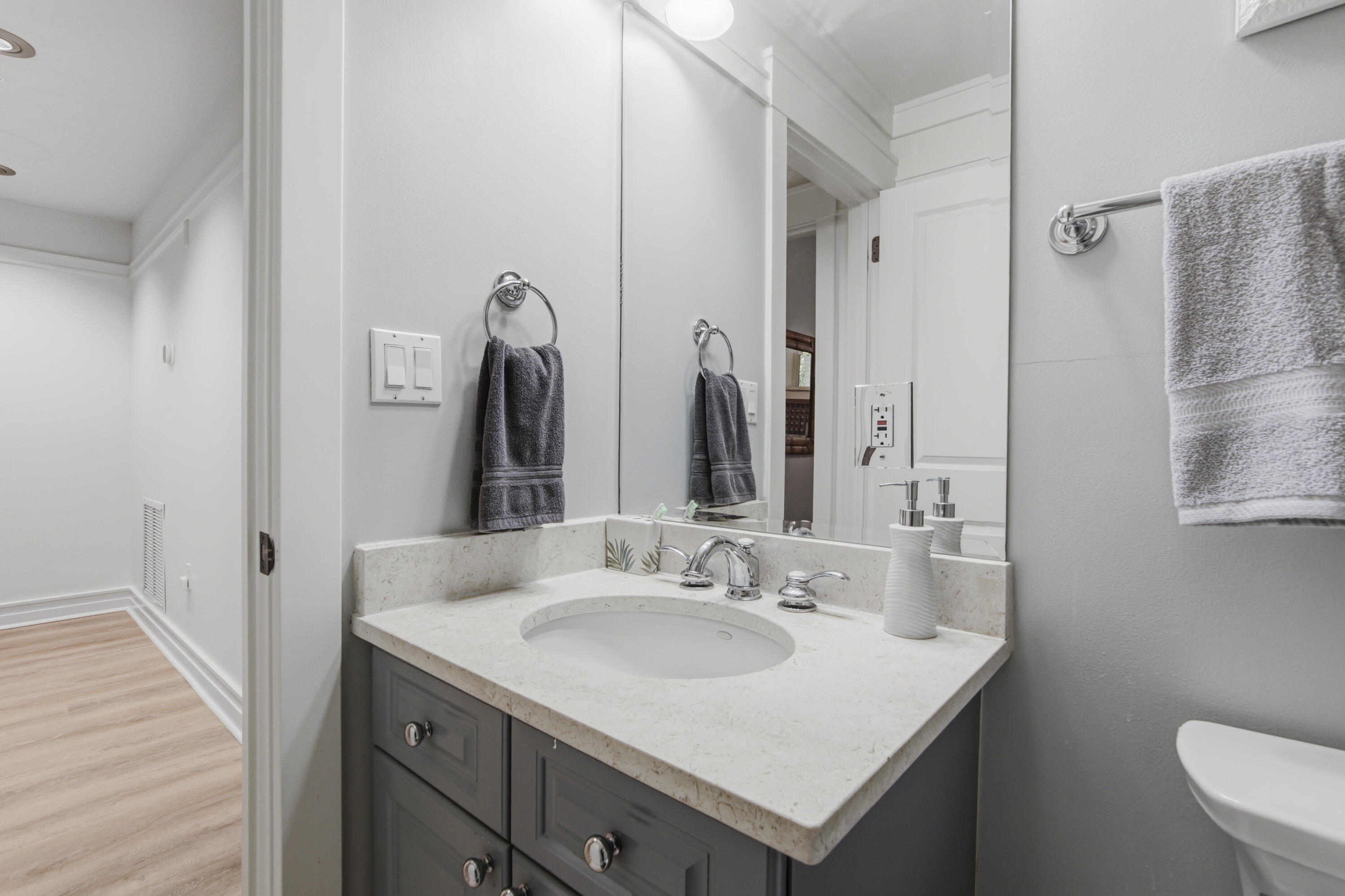 LAKESIDE LODGE AT PROSPECT POINT - Residential