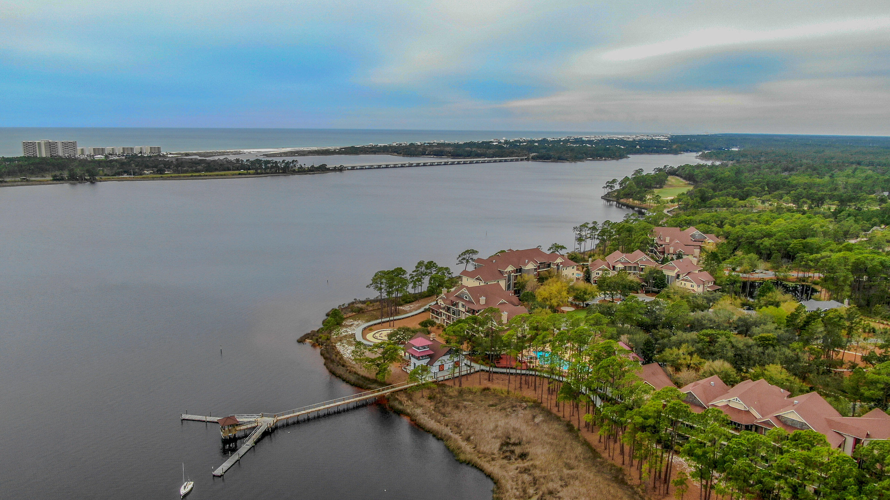 LAKESIDE LODGE AT PROSPECT POINT - Residential